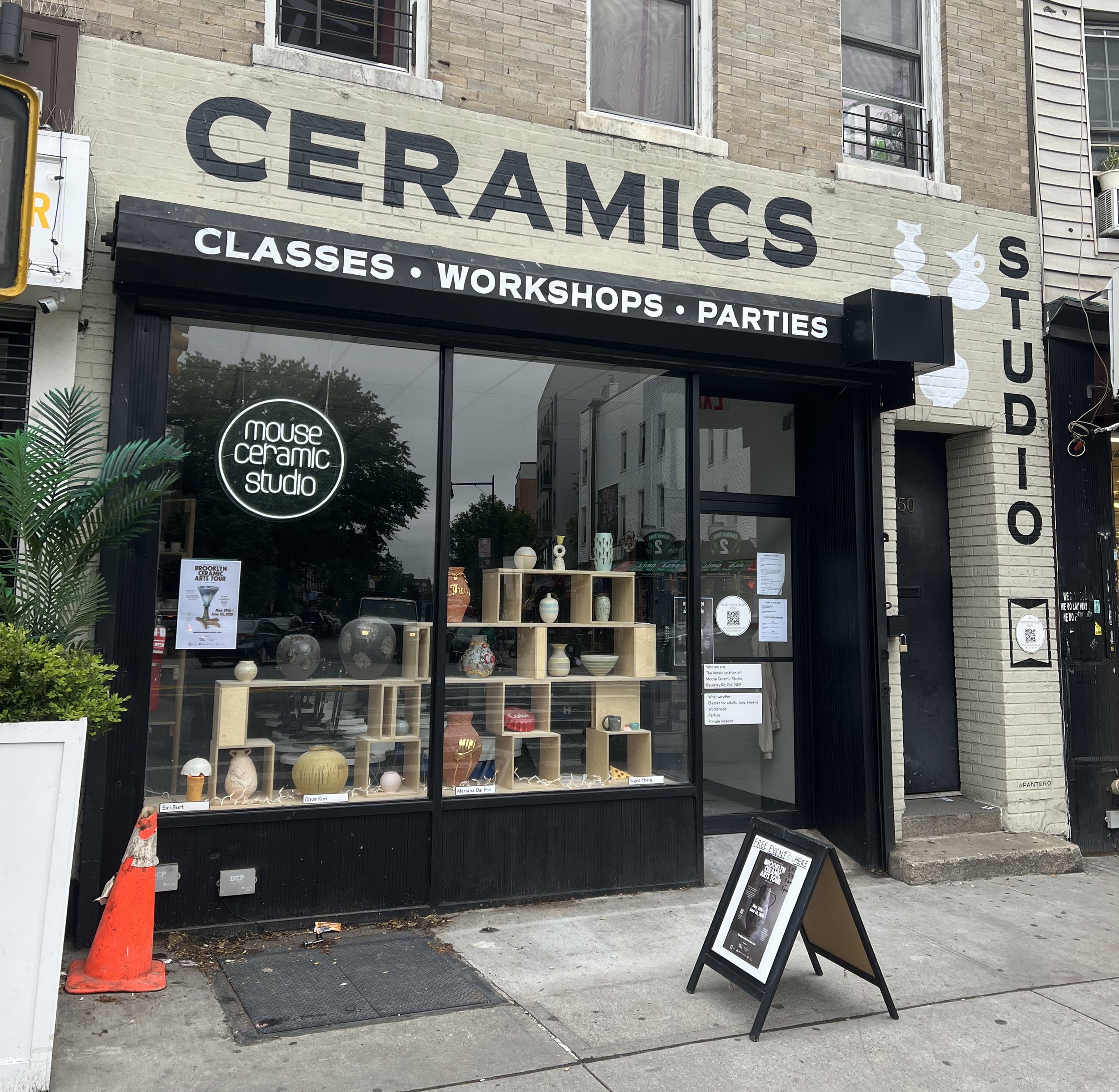 Storefront Design for Mouse Ceramic Studio, BK
//hand-painting in enamel