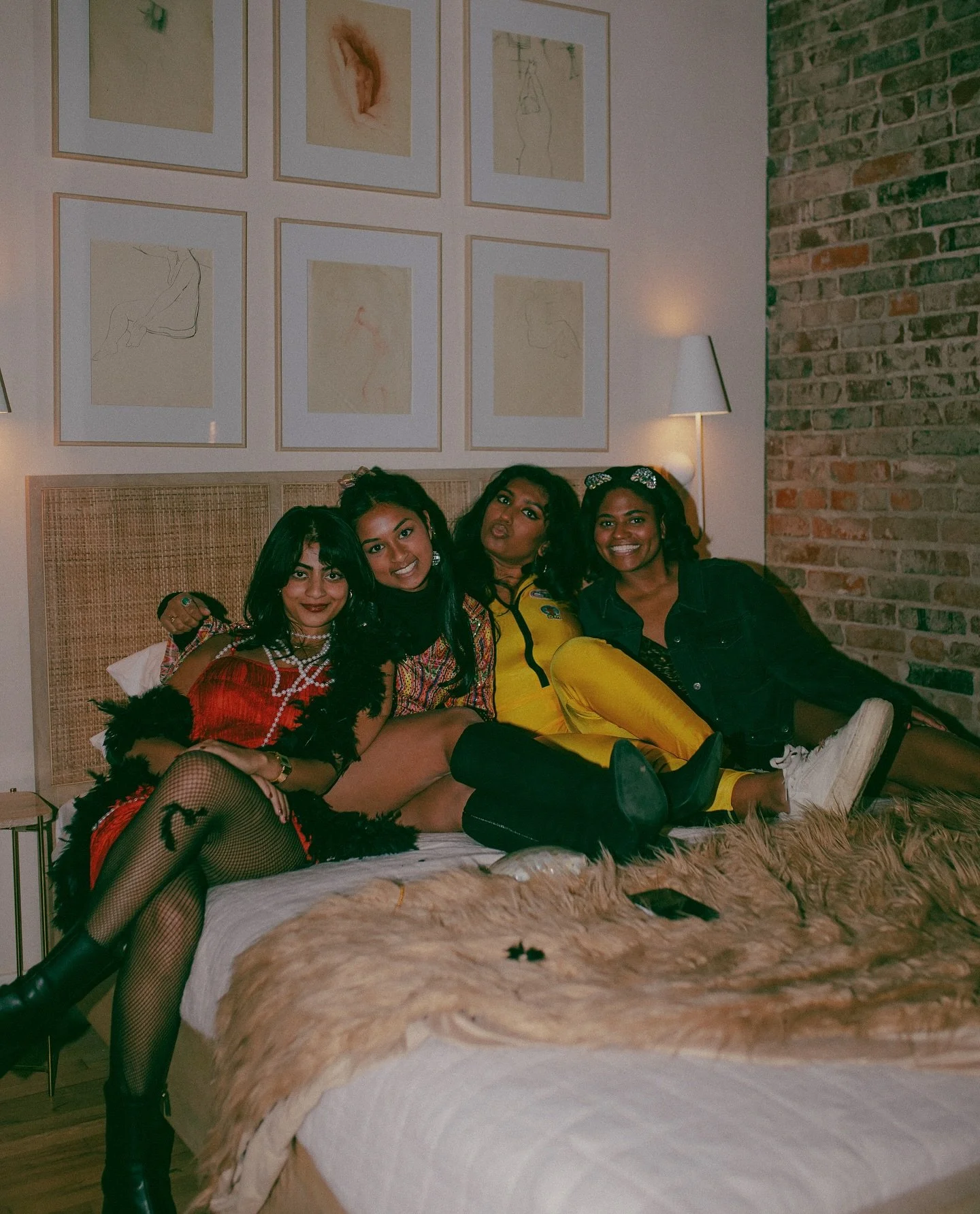 We&rsquo;re giving away a free guestroom at @no_vacancy for October 30 &mdash; your secret refuge inside the haunted hotel 

To enter:
1) have a boo bash ticket
2) leave a google review for no vacancy
3) comment &ldquo;boo&rdquo; below and tag which 