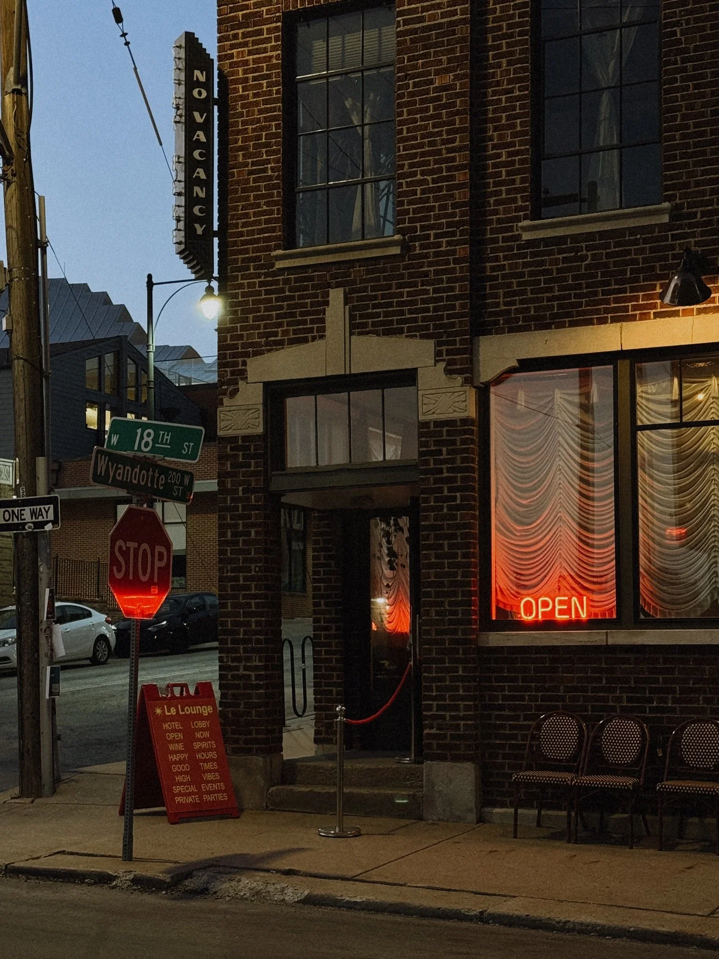 𝓣𝓱𝓲𝓼 𝓦𝓮𝓮𝓴 @ 𝓛𝓛

*WEDNESDAY 10.29*
5PM&mdash;&mdash;open
8PM&mdash;&mdash;late // Warm Country Nights with DJ @renegade.picker picker
[50% off industry tabs, no cover]

*THURSDAY 10.30*
Boo Bash // Doors @ 7:30, Open Late
[Pre-Sale $30, Day 