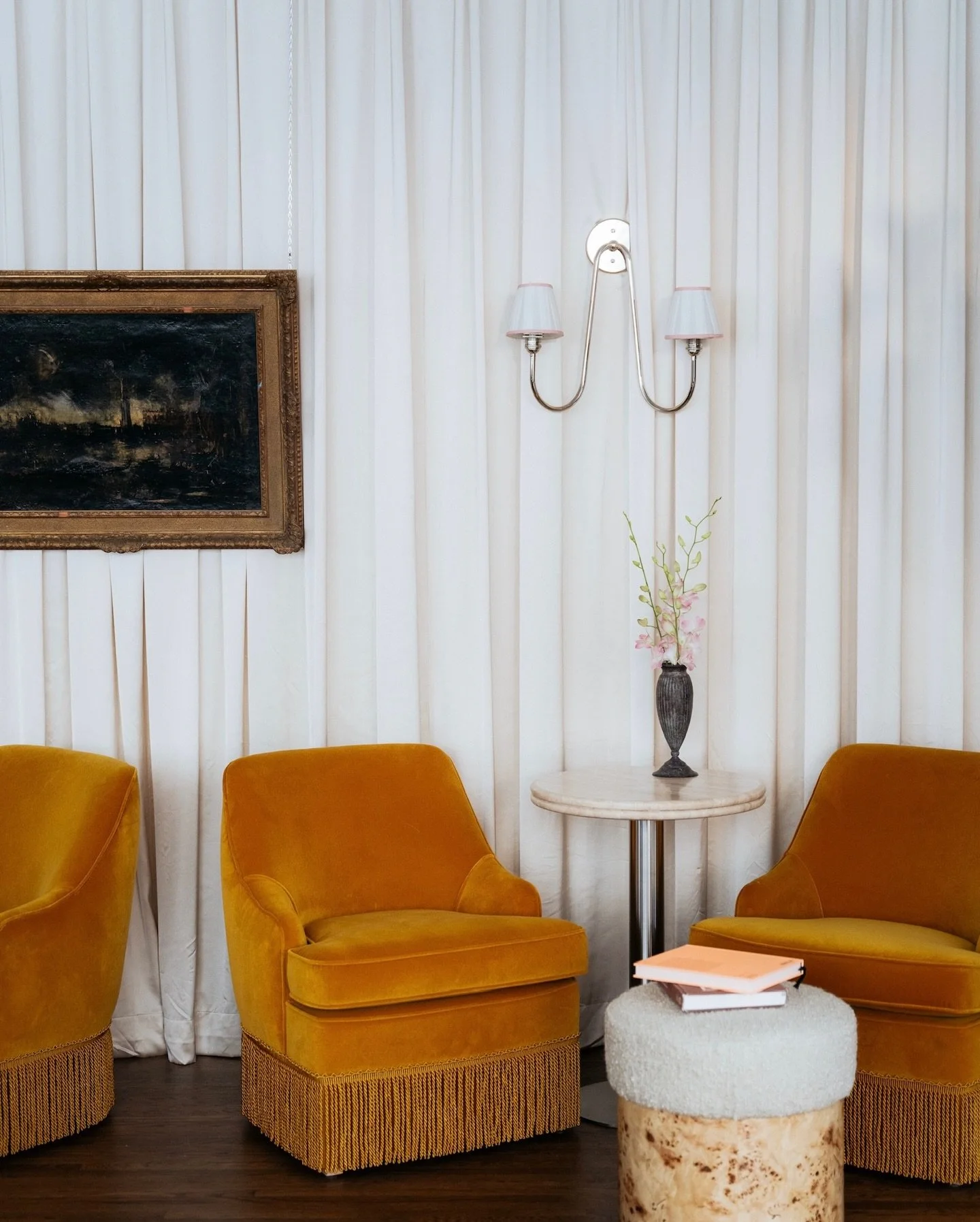 𝓣𝓱𝓲𝓼 𝓦𝓮𝓮𝓴 @ 𝓛𝓛

*WEDNESDAY 12.10*
5PM&mdash;&mdash;open
8PM&mdash;&mdash;late // Warm Country Nights with DJ @renegade.picker 
[industry night, no cover]

*THURSDAY 12.11*
5PM&mdash;&mdash;Open
8PM&mdash;&mdash;late // Little Fridays with @