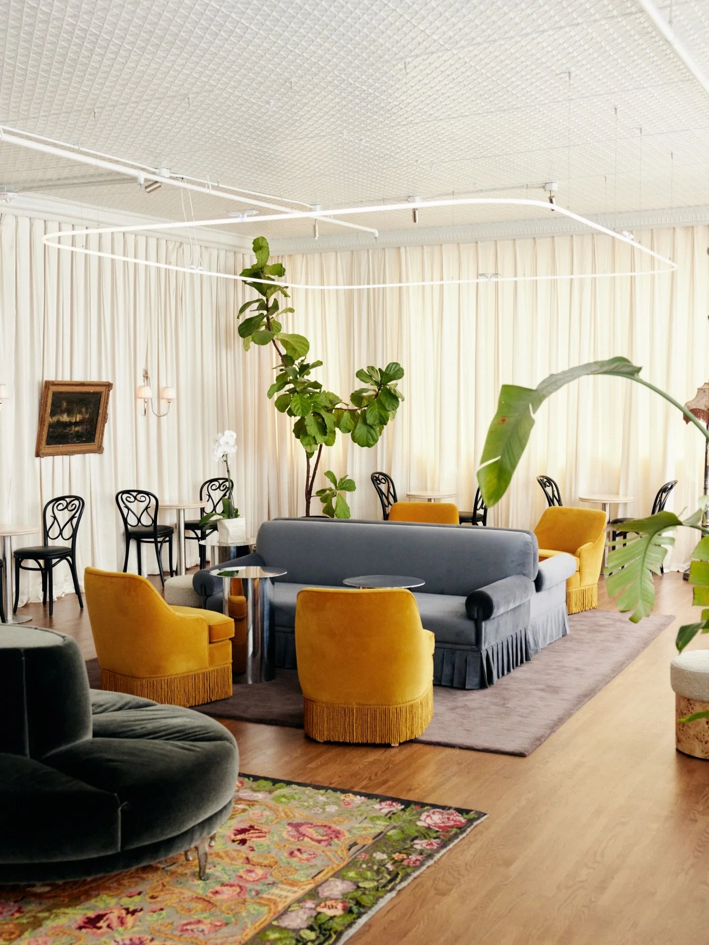 𝓣𝓱𝓲𝓼 𝓦𝓮𝓮𝓴 @ 𝓛𝓛

*WEDNESDAY 12.17*
5PM&mdash;&mdash;Open
9PM&mdash;&mdash;12AM // Latin Lounge Holiday Party with DJ @juancarloschaurand
[no cover, industry night]

*THURSDAY 12.18*
5PM&mdash;&mdash;12AM // Little Fridays with @h_ol_ysp_ir_i