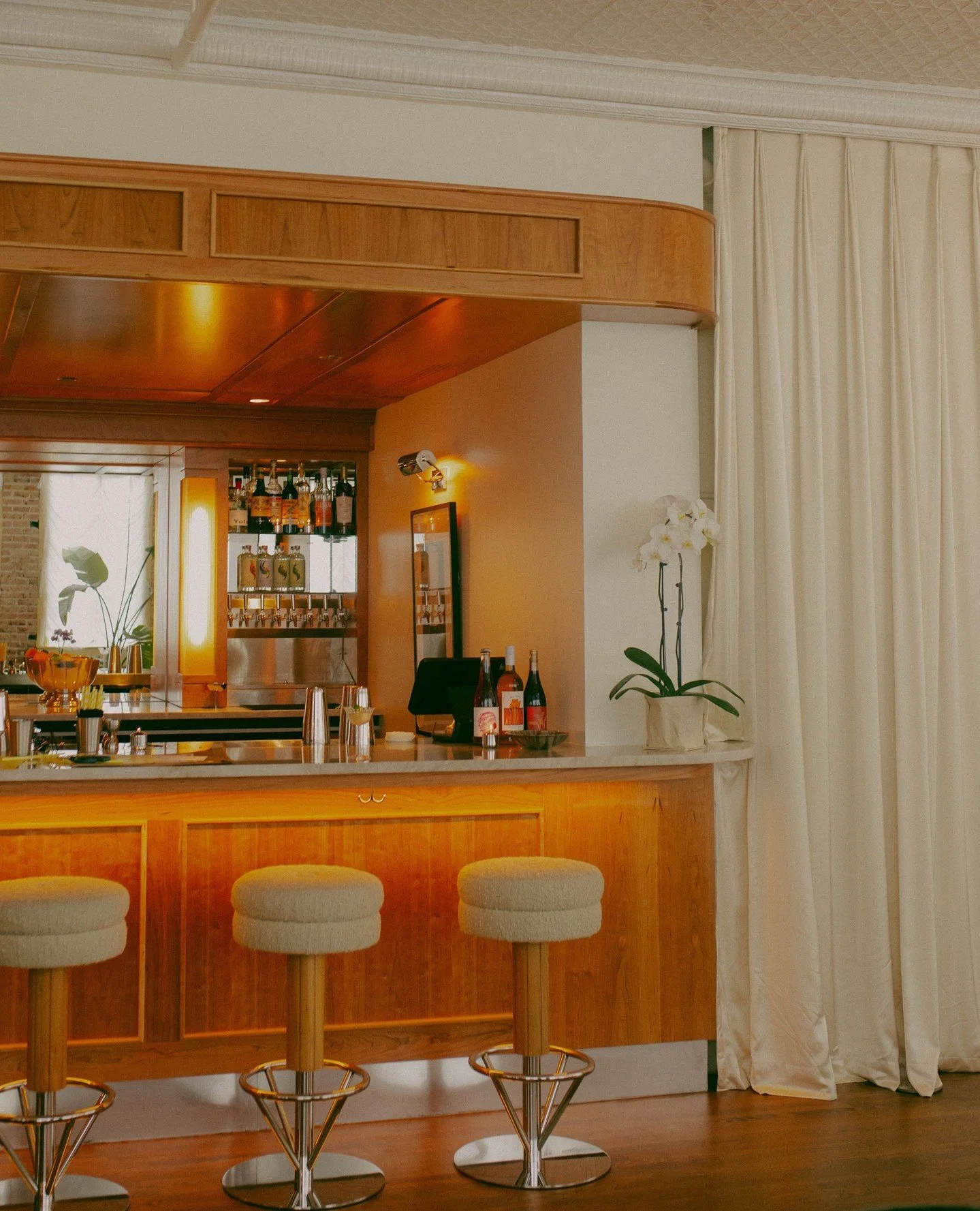 𝓣𝓱𝓲𝓼 𝓦𝓮𝓮𝓴 @ 𝓛𝓛⁠
⁠
*WEDNESDAY 1.28*⁠
5PM&mdash;&mdash;12AM // Warm Country Nights with @hifi.country⁠
[BOGO industry drinks, no cover]⁠
⁠
*THURSDAY 1.29*⁠
7PM&mdash;&mdash;11PM // Little Fridays with @meltonernest + friends⁠
[BOGO bottles of