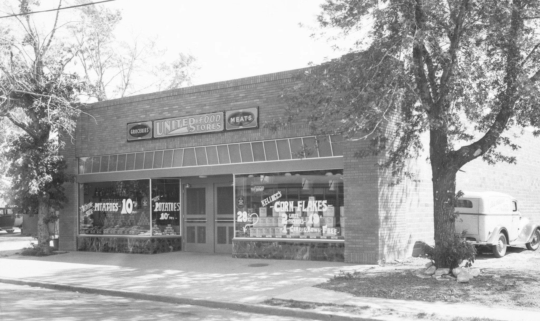STORY #17: Early Businesses Along Military Avenue | 52nd to 56th Street (South Side)