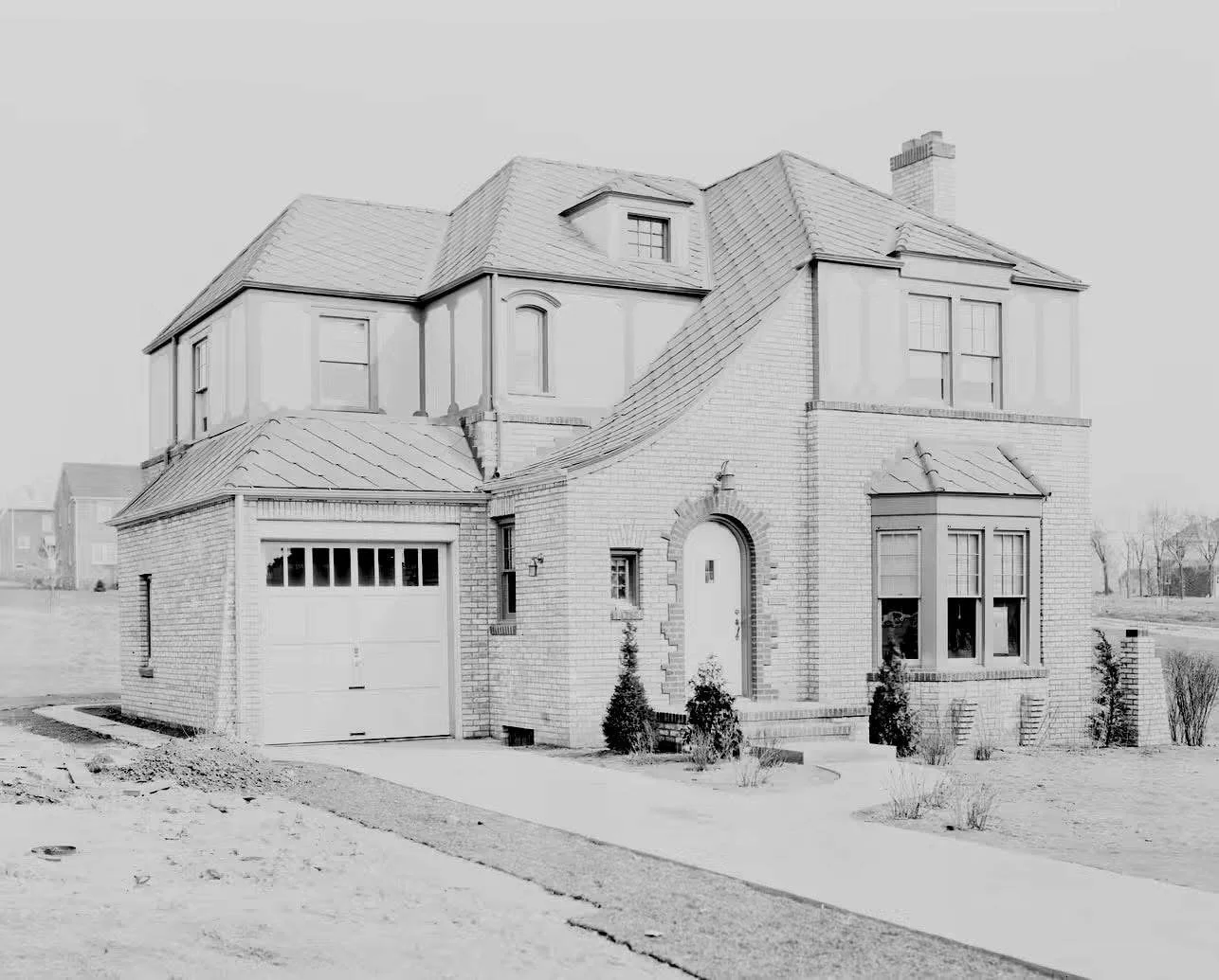 Story 46: Photographer Nathaniel L. Dewell and his images of Country Club Homes