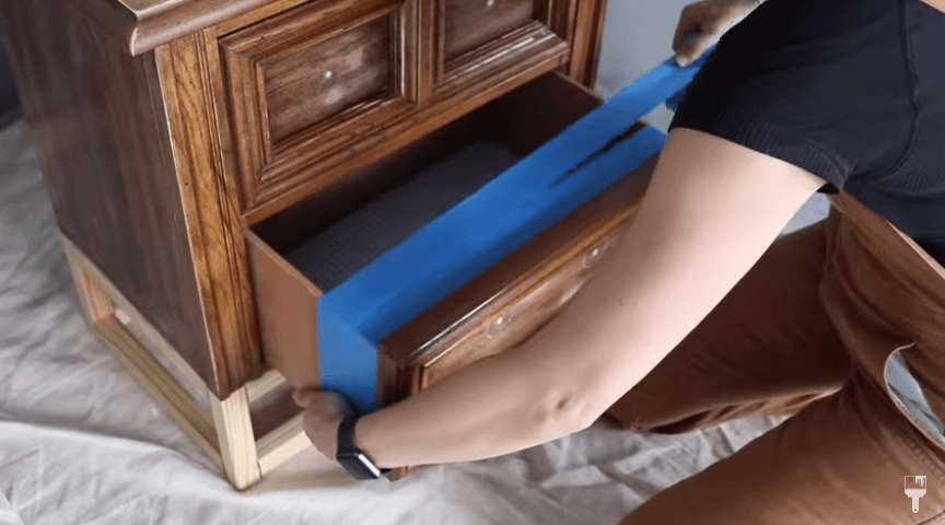 How to Spray Paint Furniture  Paint furniture, Spray paint furniture,  Repurposed furniture