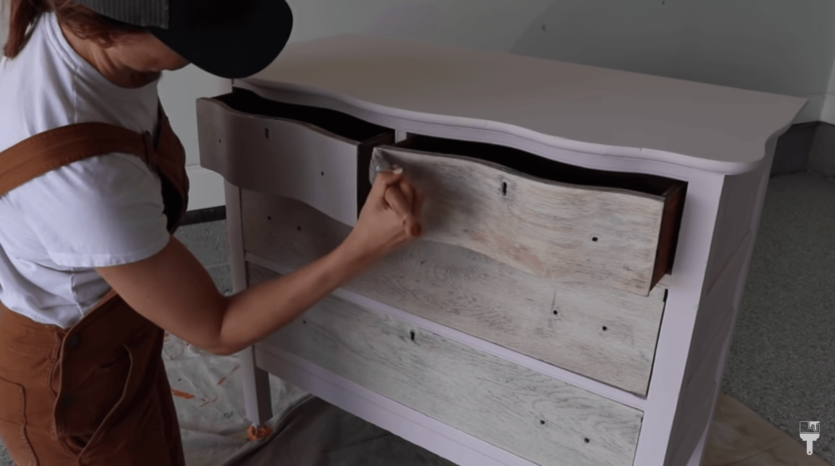 Country Chic Paint is a trusted small business paint brand amongst my  furniture flipping friends. This was the first project where I used their  products, and I can see what the hype