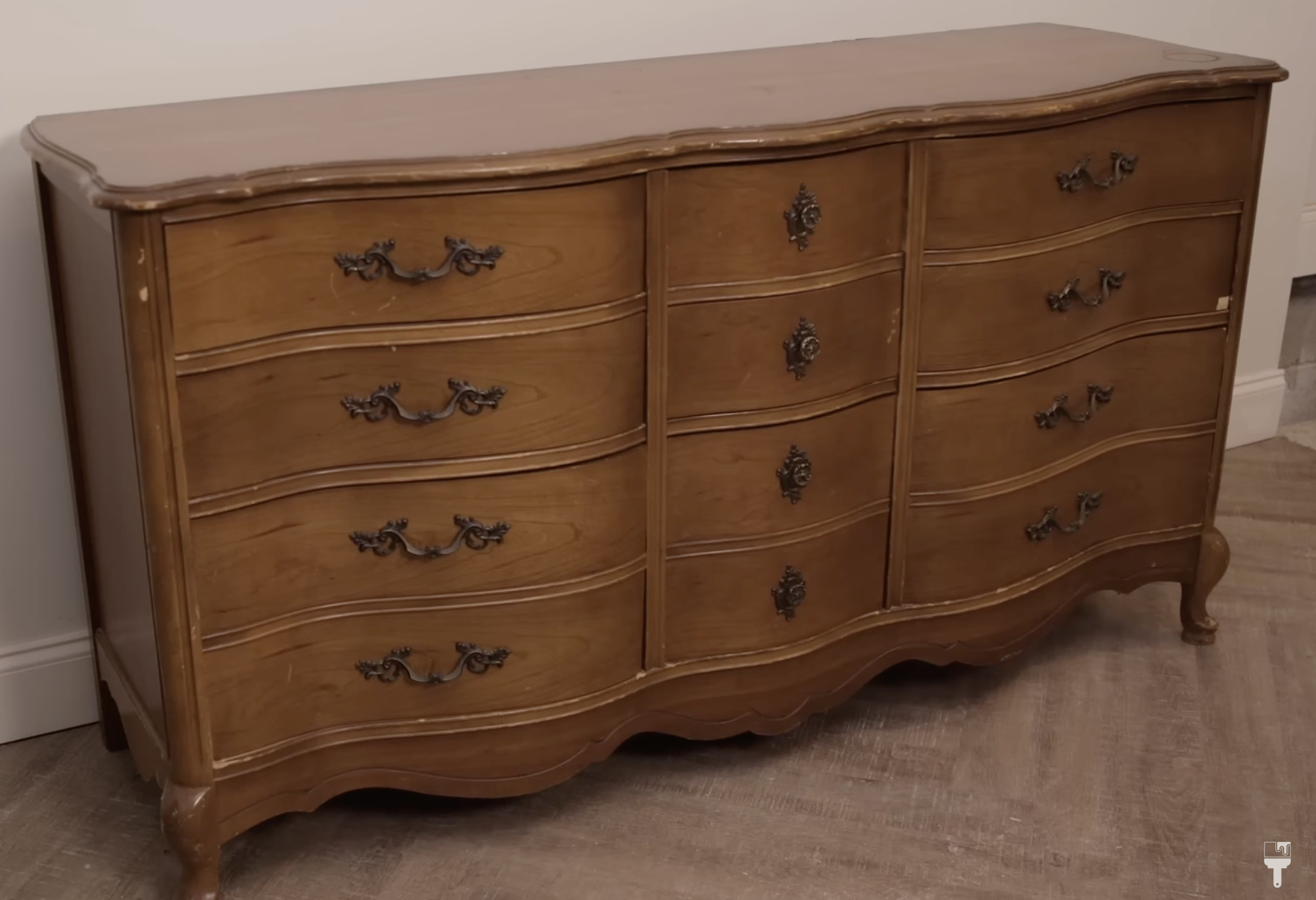 How to Paint FAUX WOOD Grain \\ Dresser Makeover 