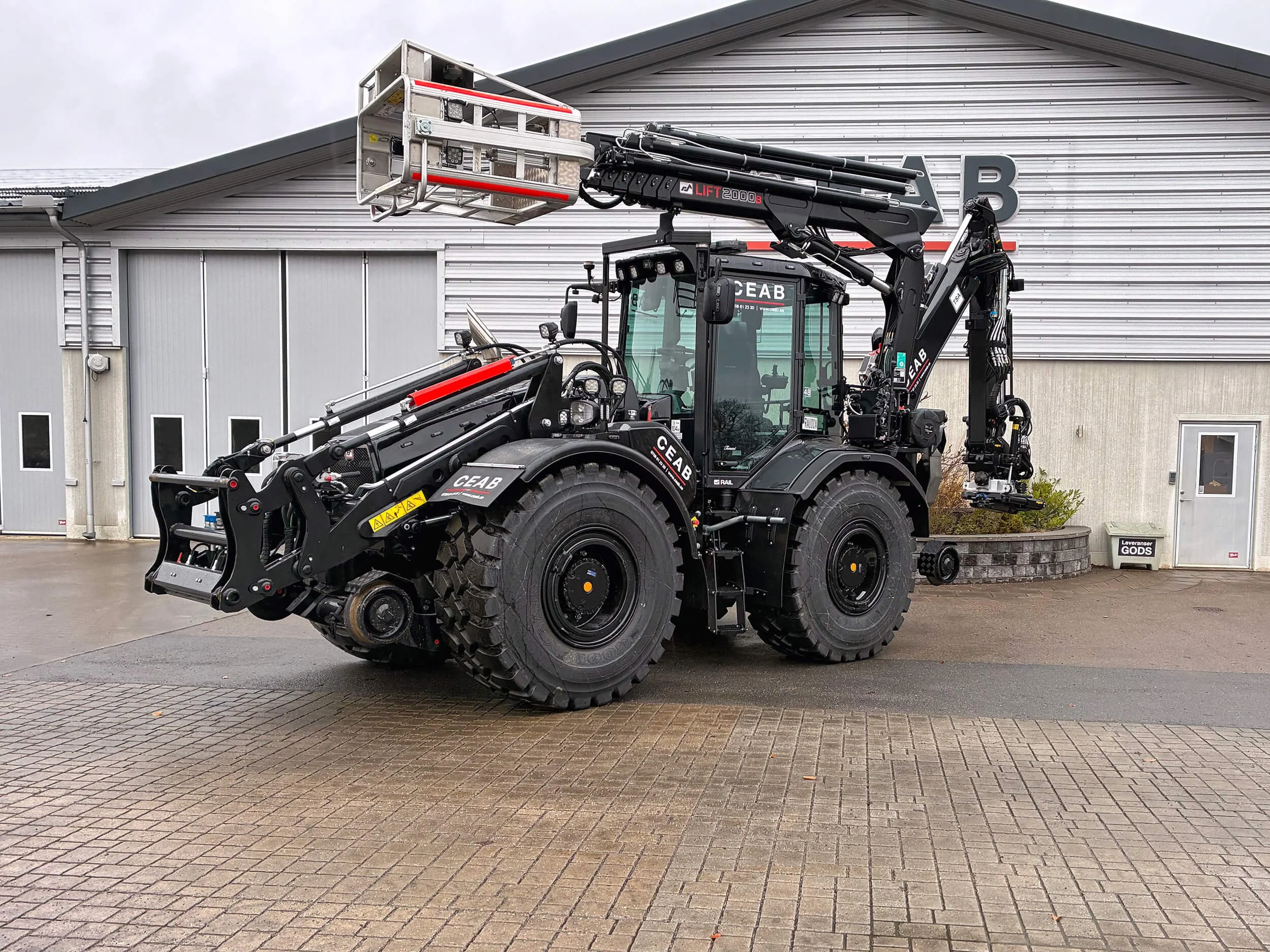 48 - Huddig 1370T Rail