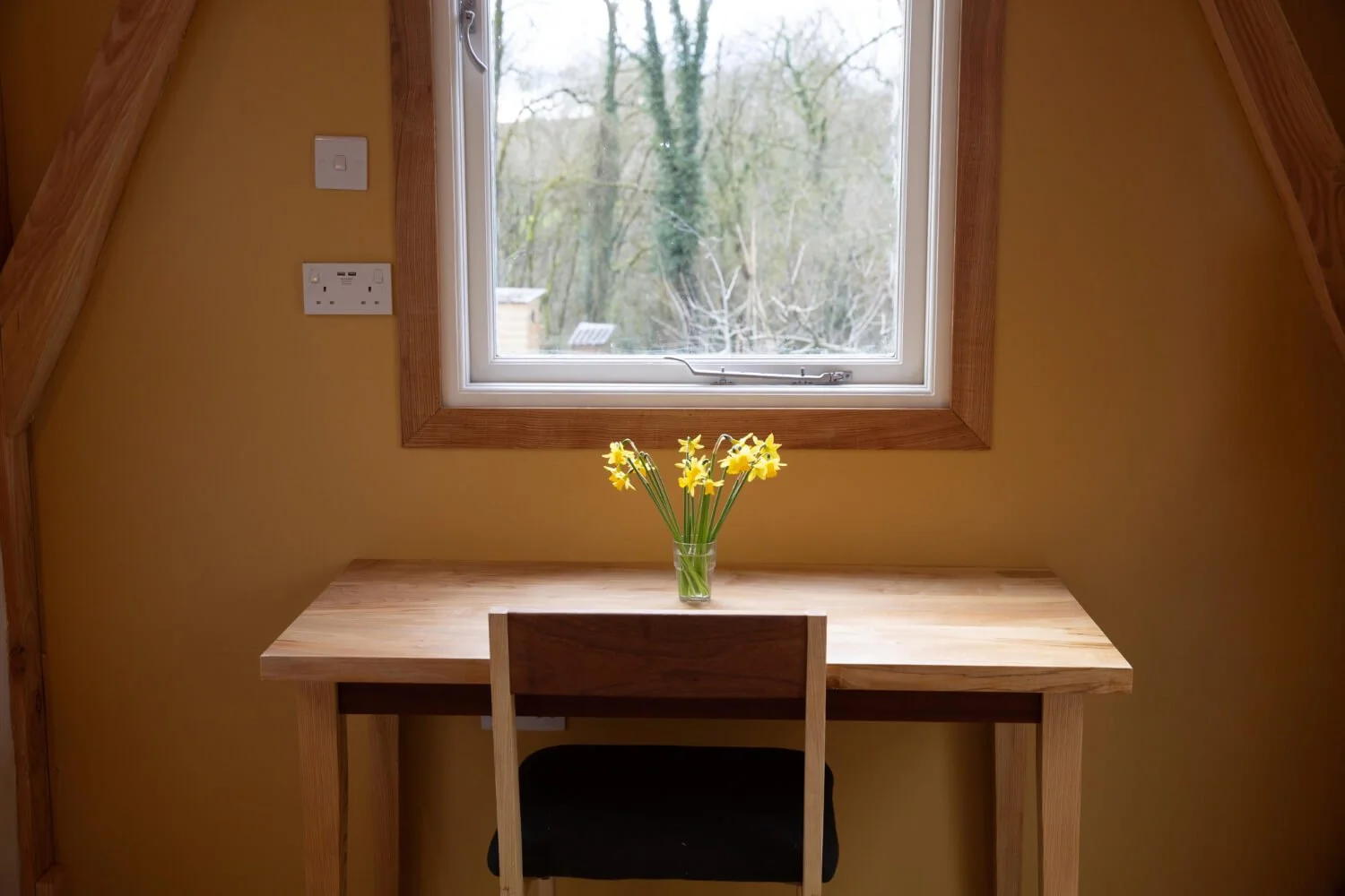 Tinyhouse desk & flowers.jpeg