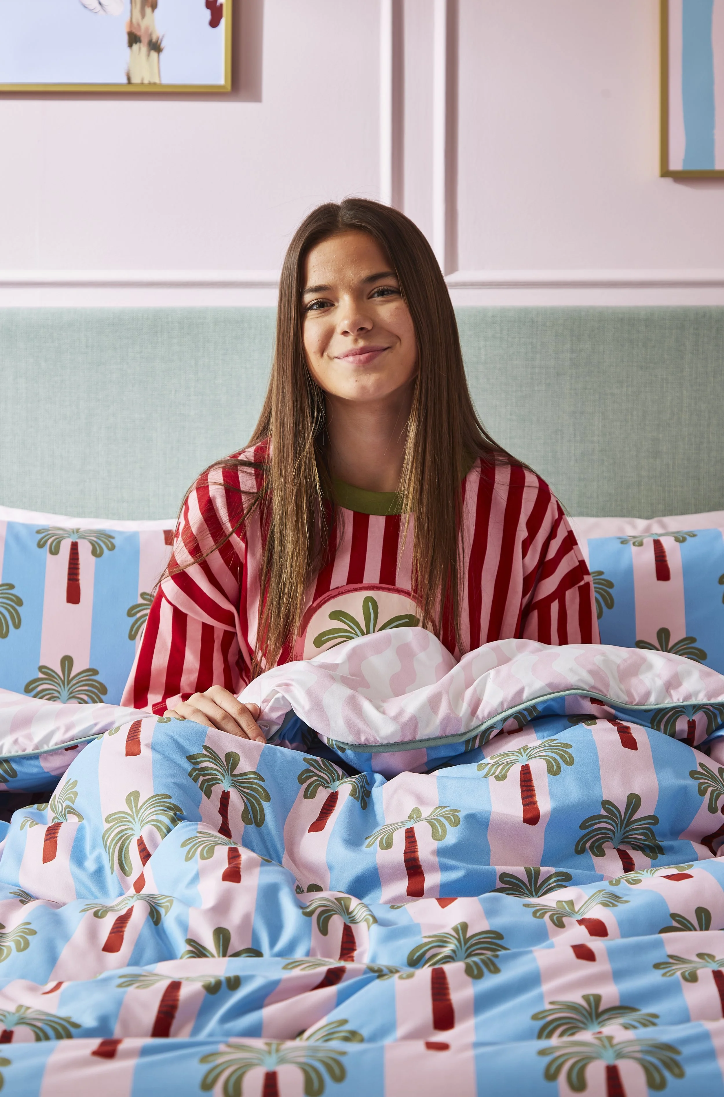 Night-Lark_X_Eleanor-Bowmer_Coverless-Duvet_Electric_Coast _Model_014.jpg