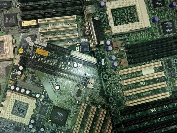 green_motherboards_large_socket.jpg