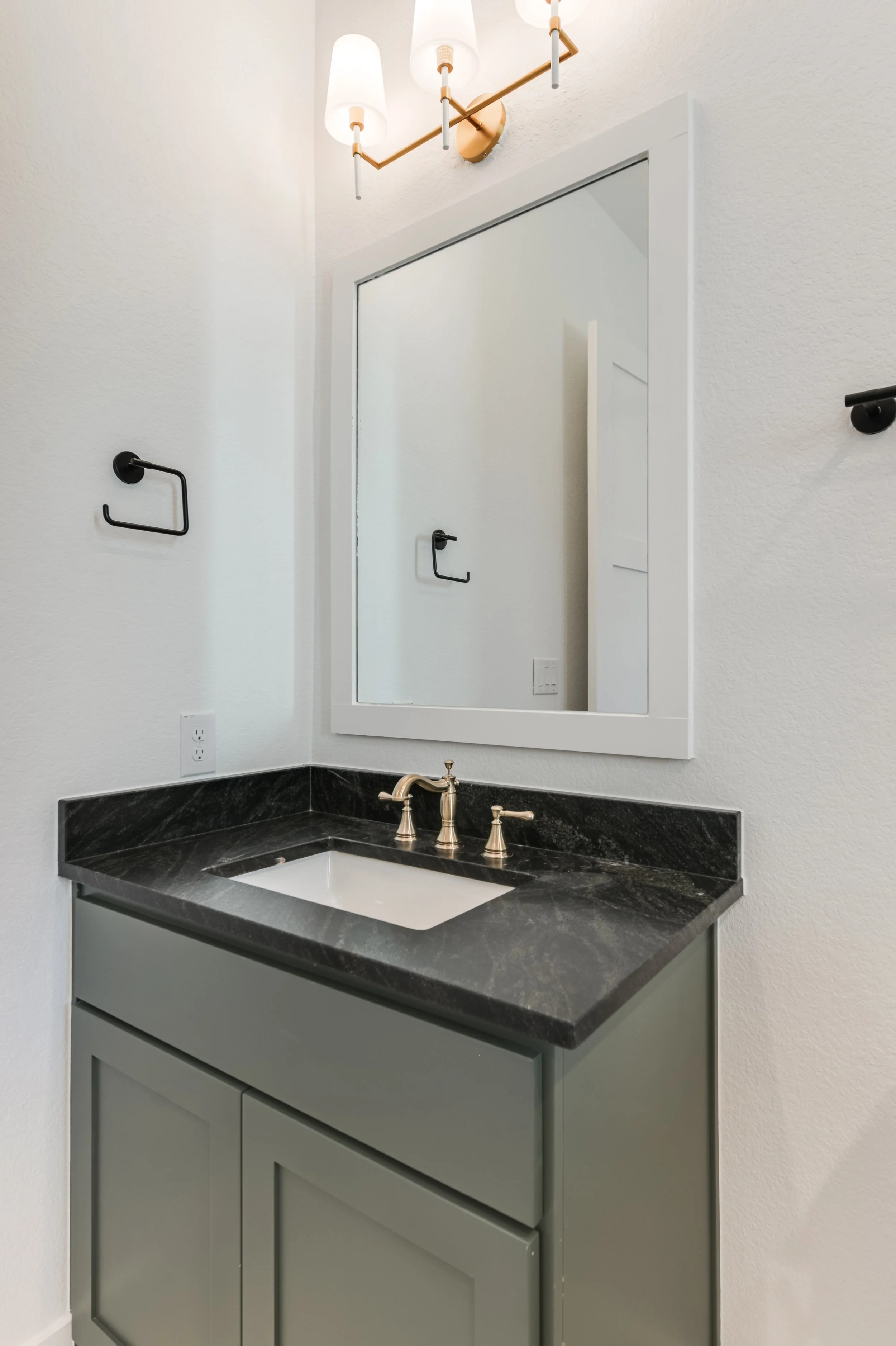 Chelsea-Evans-Interiors-Texas-Helotes-Sustainable-Interior-Designer-LEED-WELL-Green-San-Antonio-Bathroom.jpg