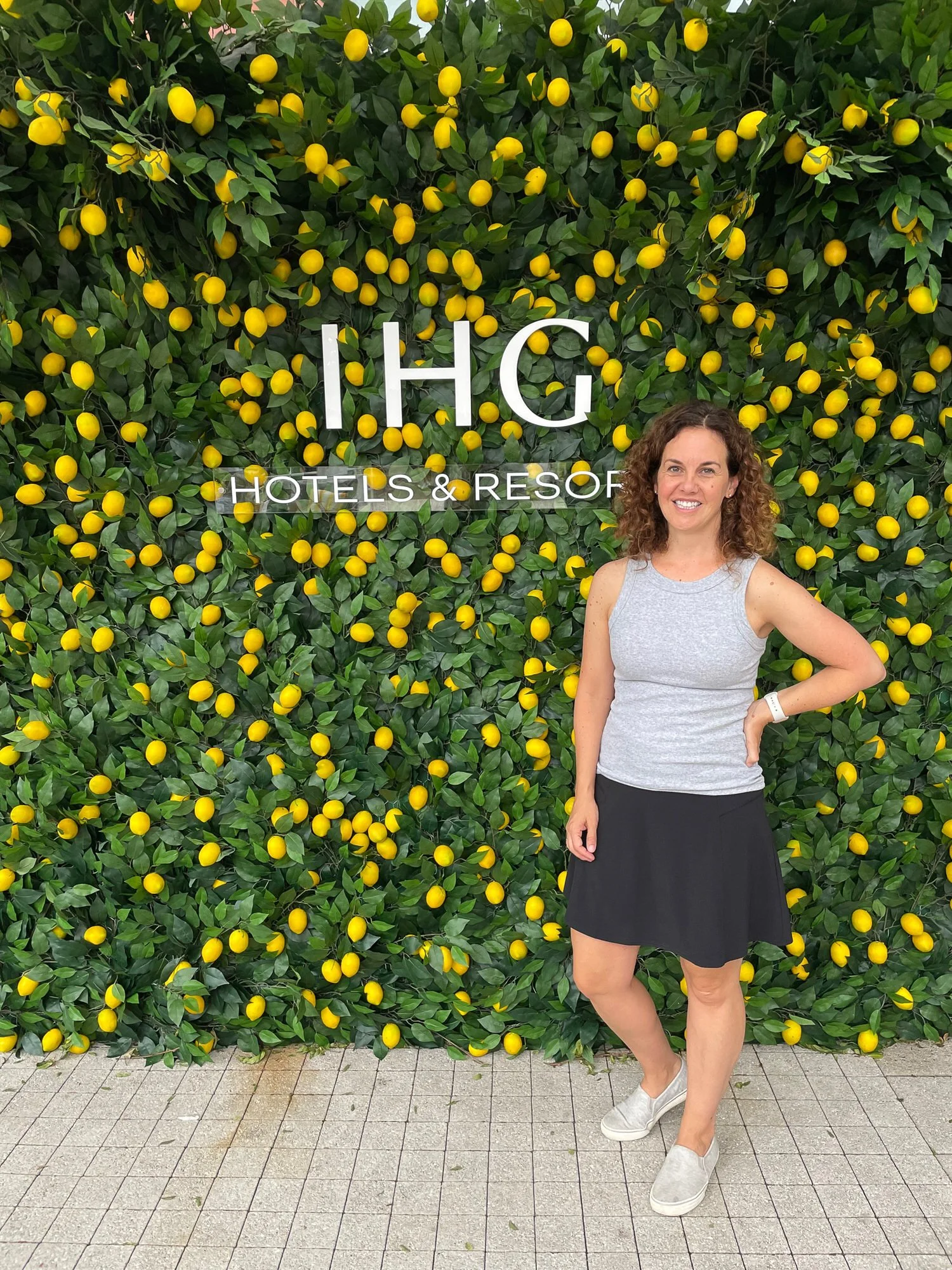 Juli in front of a lemon wall in NYC