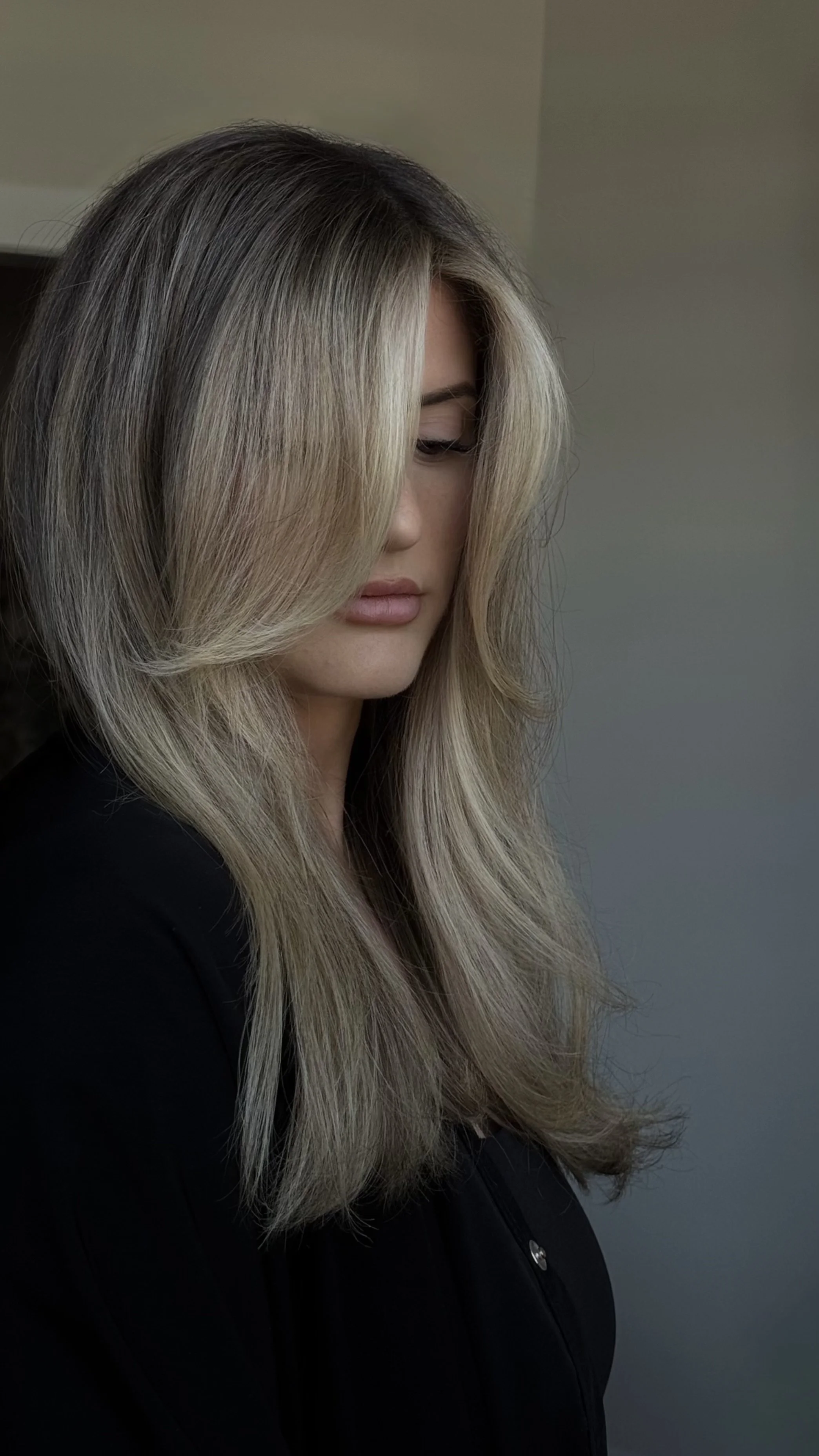 Oregon blonde specialist using healthy lightening techniques