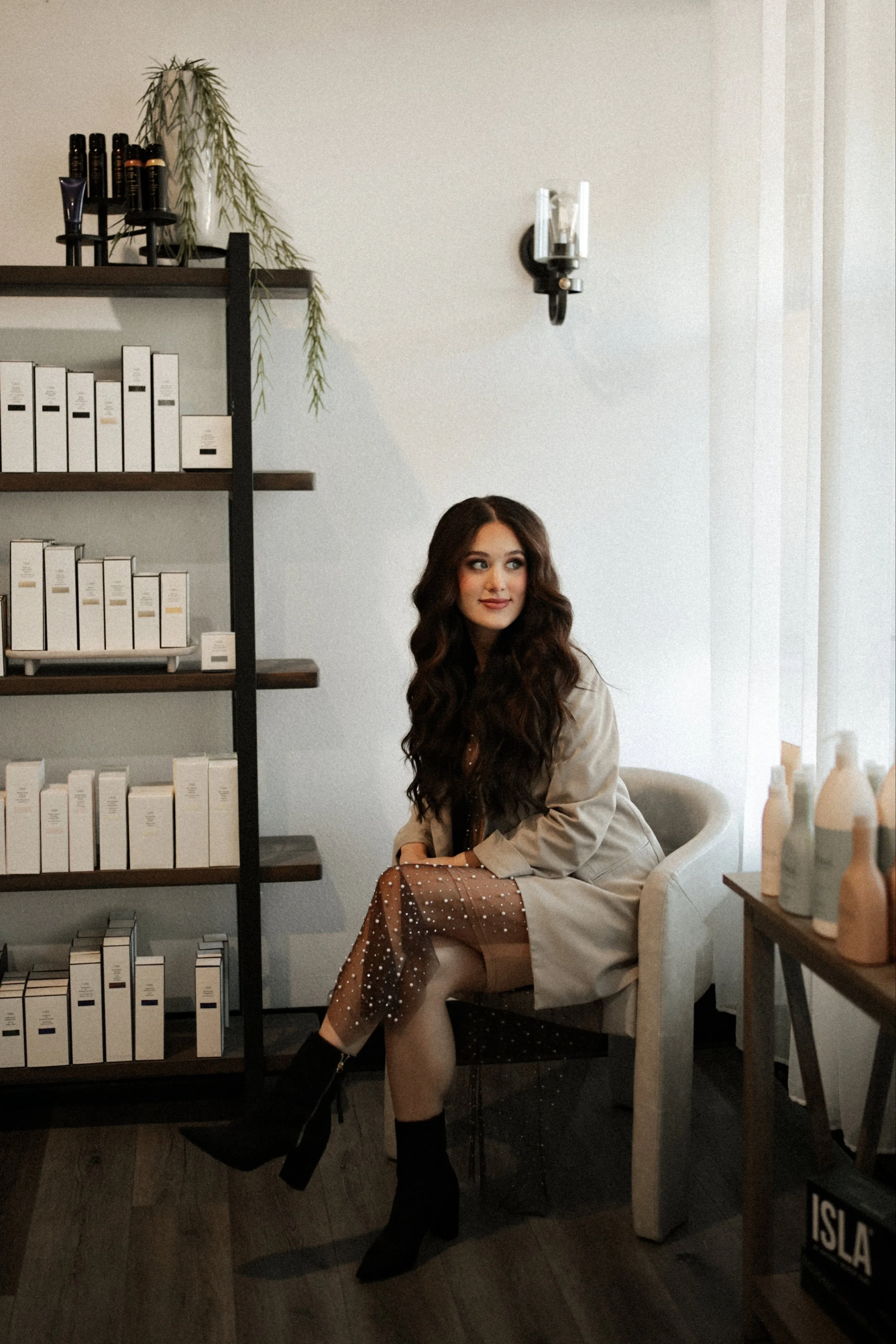 Abigail Lacey, Natural Beaded Rows Hand Tied Hair Extension Specialist and Owner of Elle Society Salon In Troutdale ,Oregon.