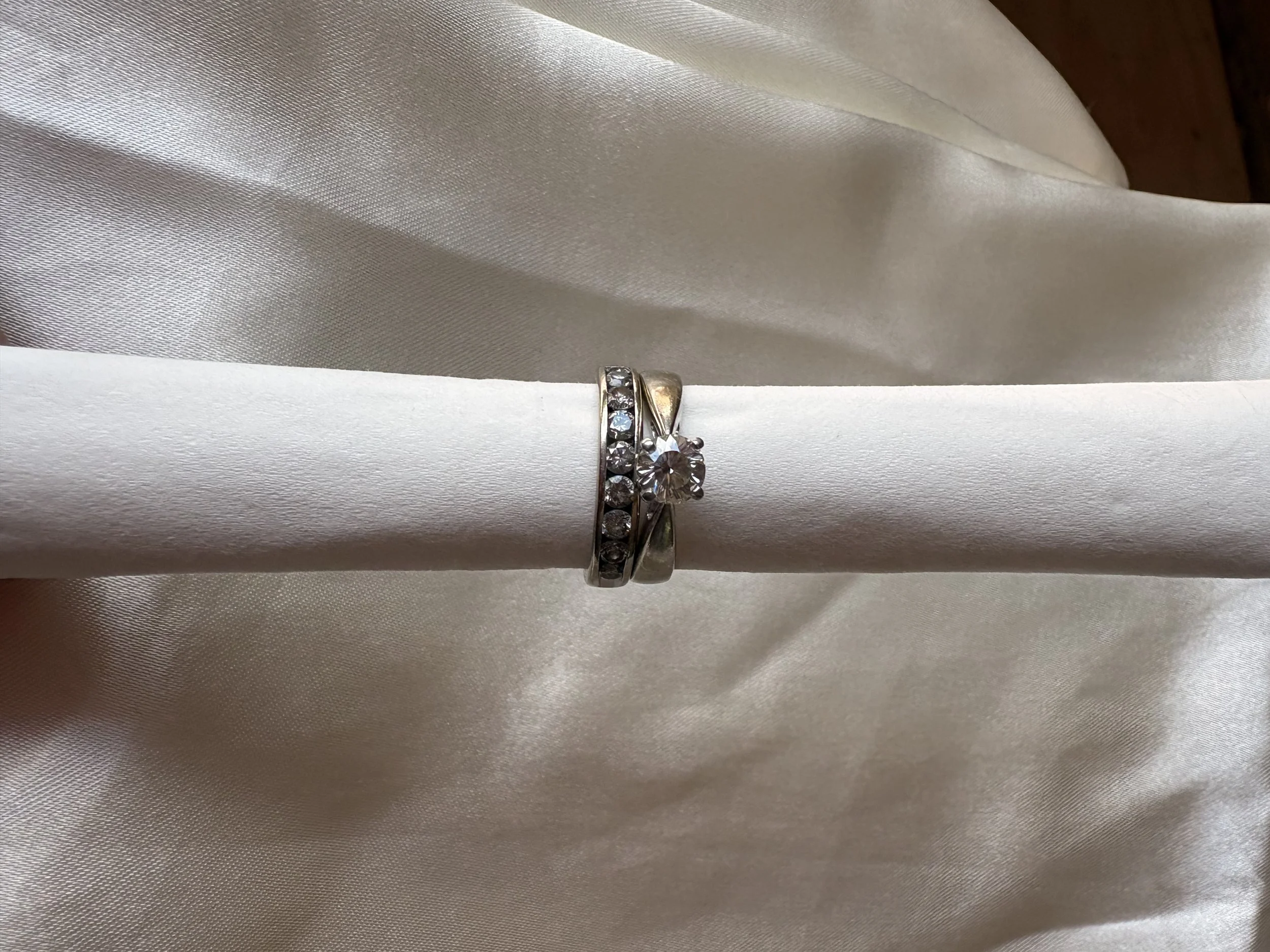 Preloved brilliant round natural engagement ring and matching wedding band