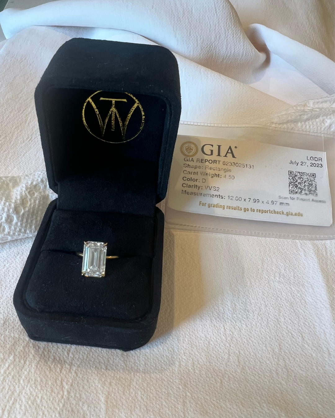 preloved solitaire emerald engagement ring.png