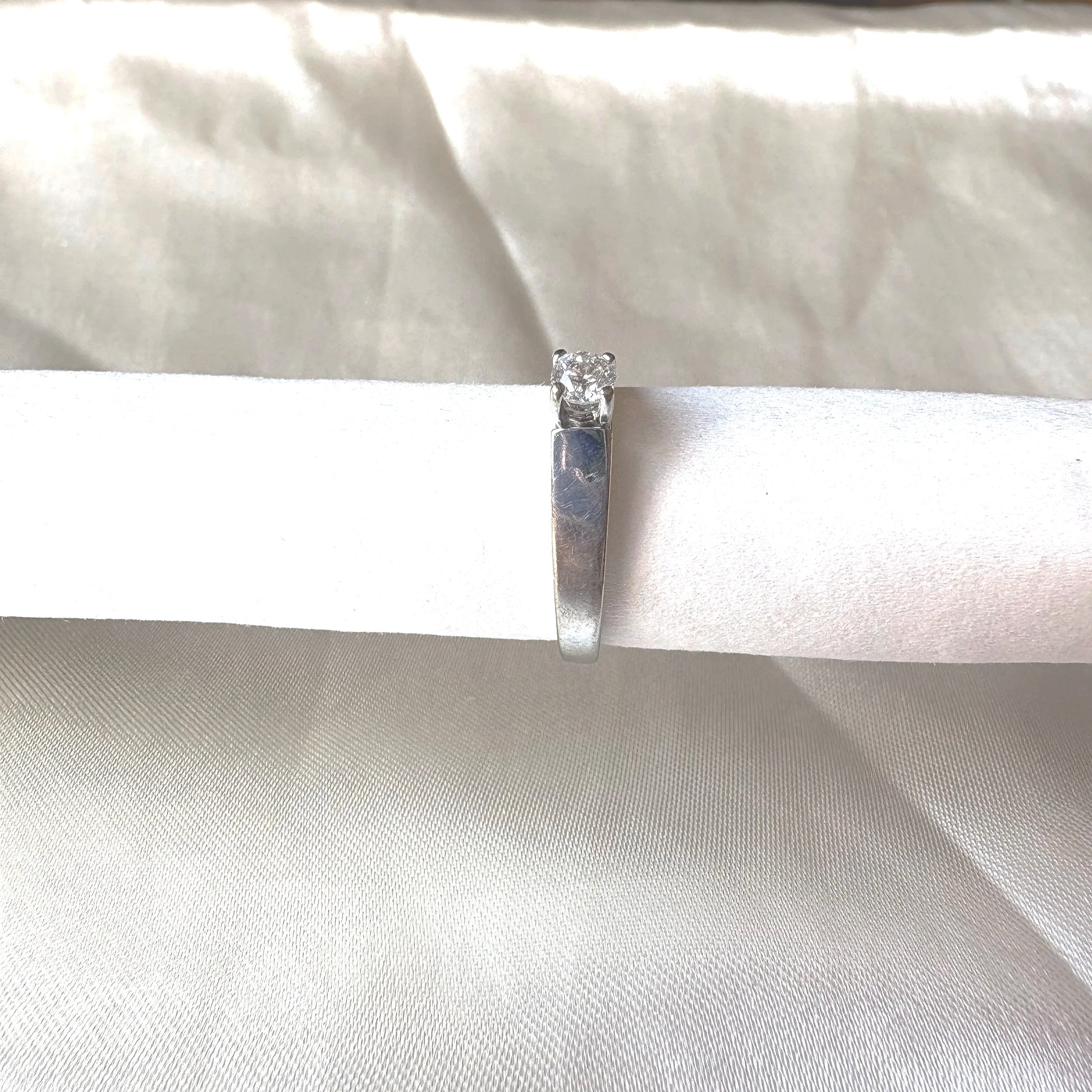 Straight on view of preloved round 0.23 carat natural diamond Canadian engagement ring