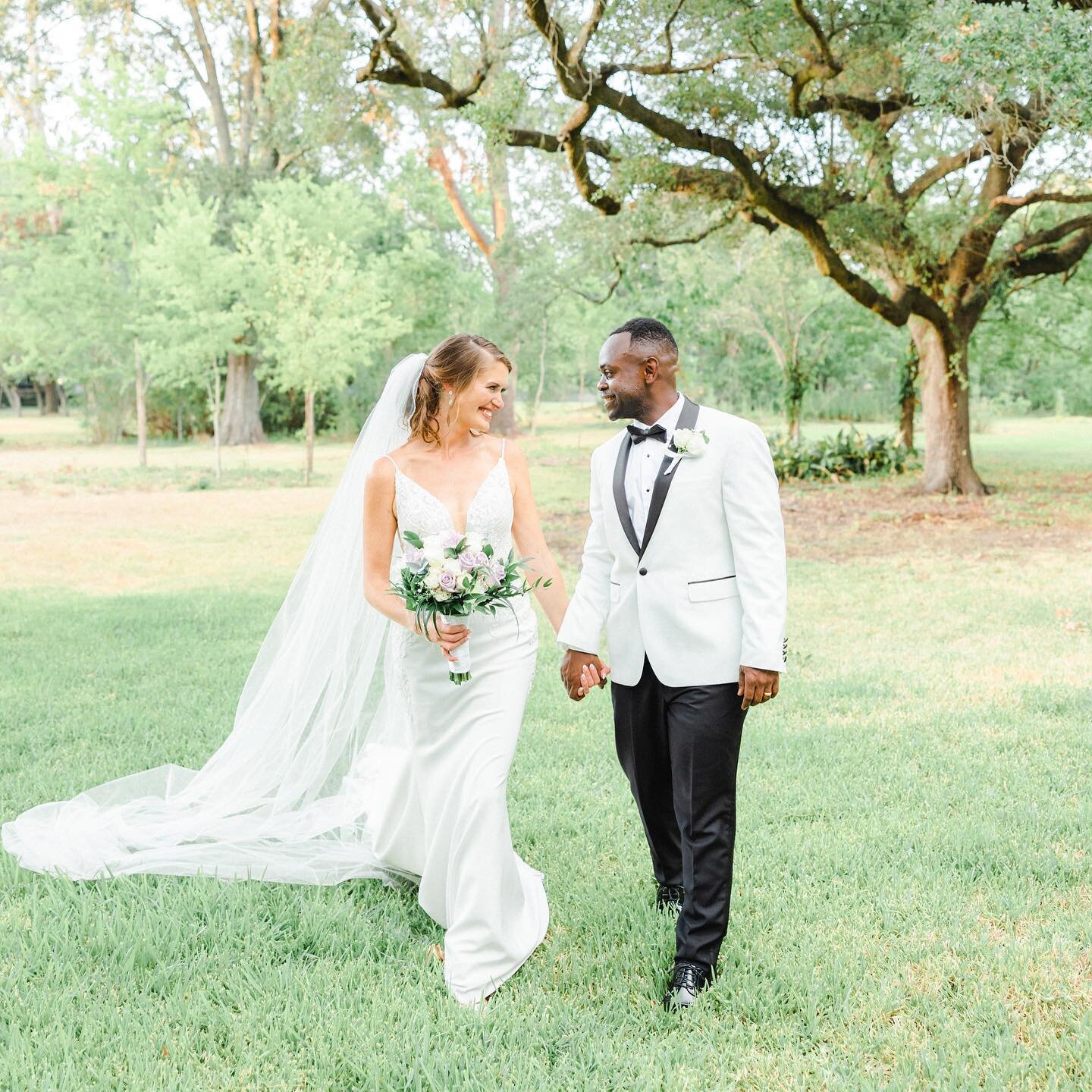 Ashley and Ibukun's Wedding day previews were sent out today and I am beyond excited with how they turned out.

 It was such a beautiful experience photographing this sweet couple. 

Congratulations to you two!
@ashleydeelevy  @ibkosikoya 

Vendors 

