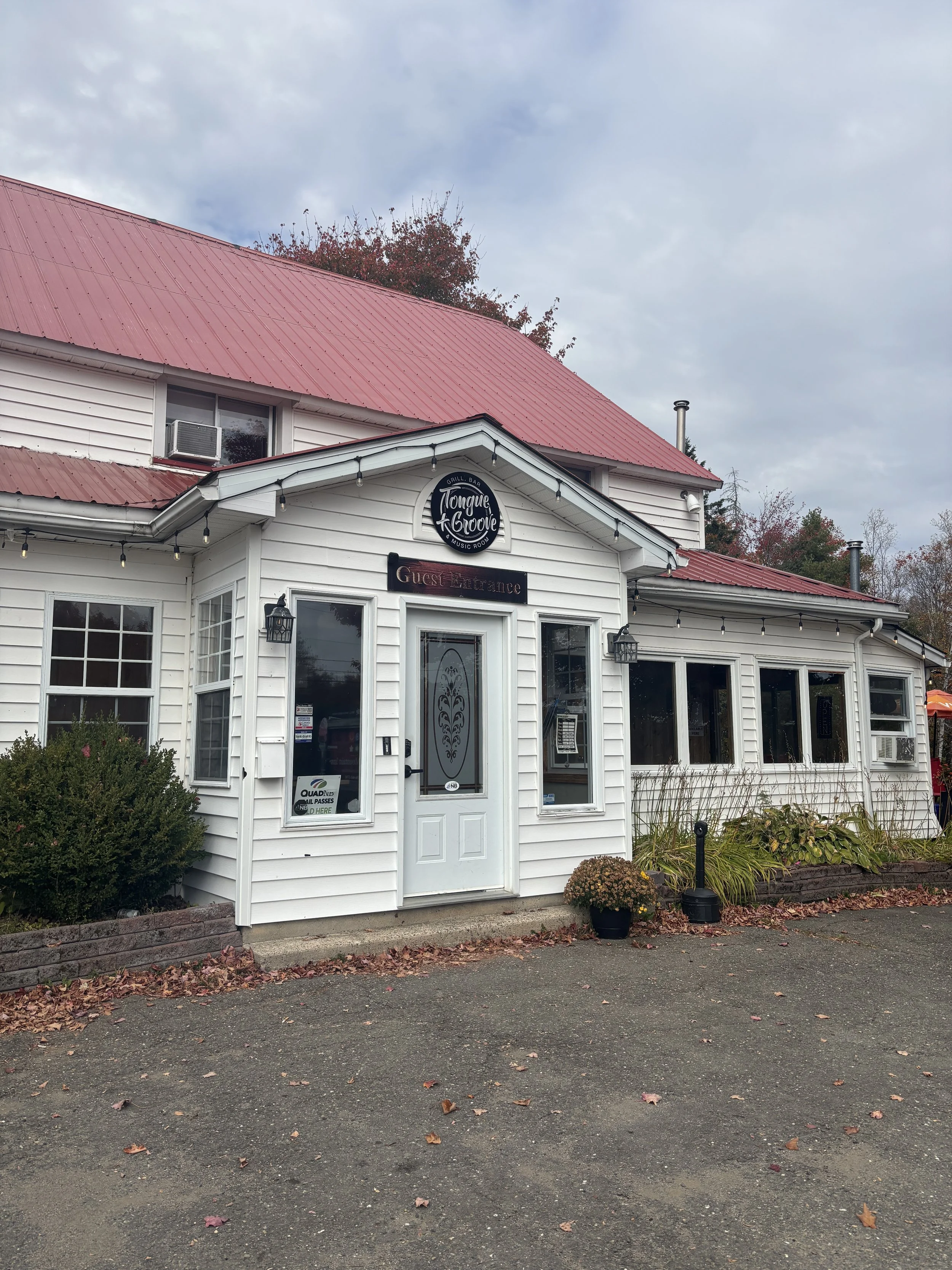 Crabbe Mountain Inn Building.jpg