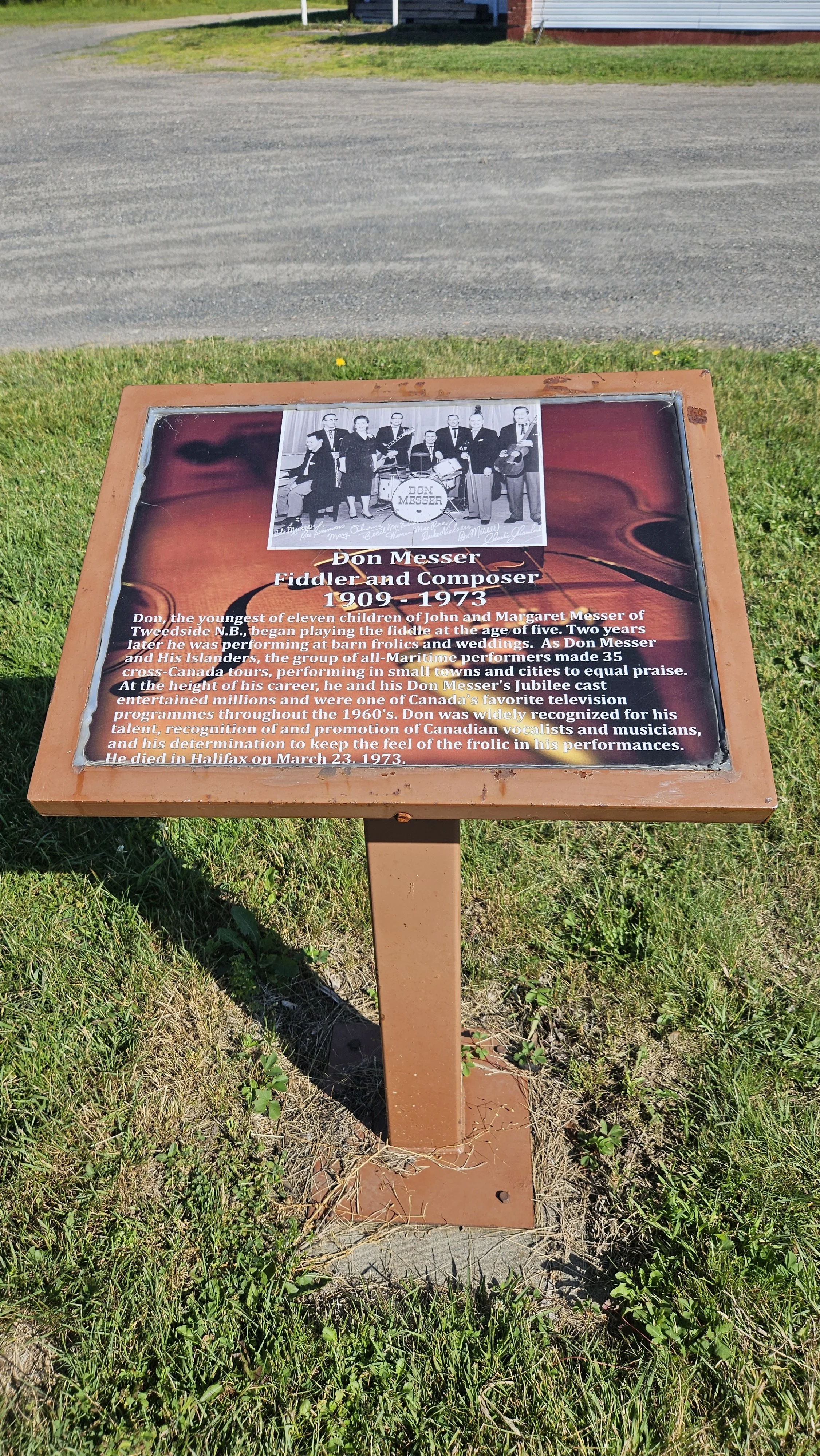 Big Fiddle - plaque.jpg