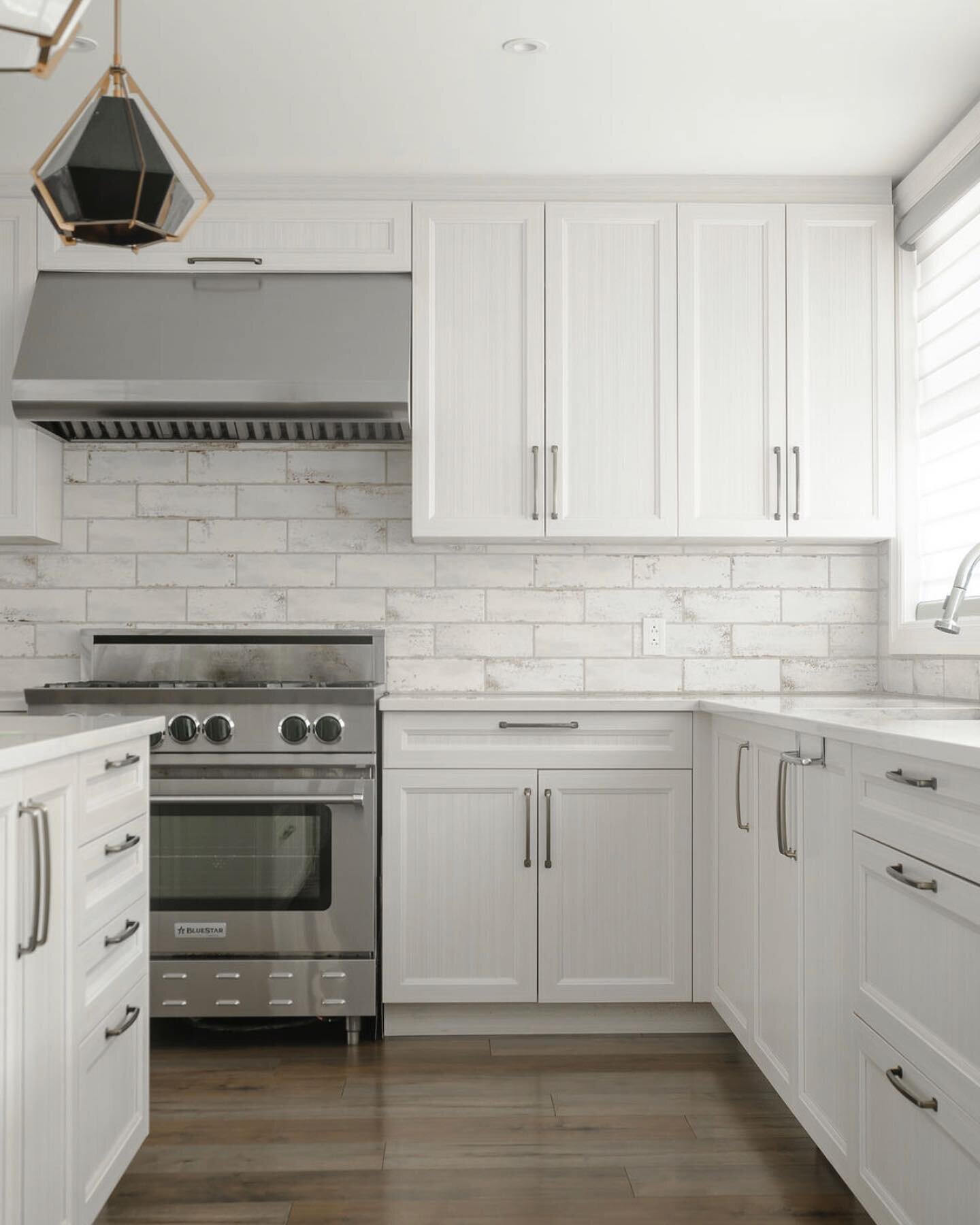 CountrySide kitchen 
.
.
.
.
.
#kitchendesign #kitchen #rustic #rustickitchen #country #countrykitchen #woodfloors #whitekitchen #rusticbacksplash #appliances #commercialappliances #kitchenremodel #countryhome #cabin #chaletkitchen #interiordesign #i