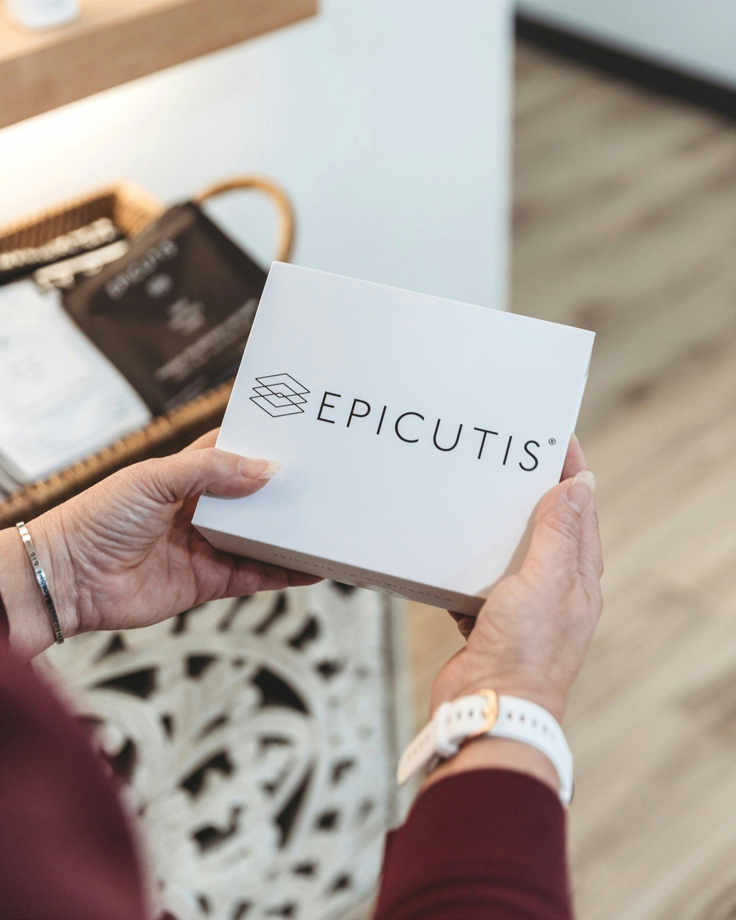 Has this been on your wishlist? Here is your sign to make the purchase! 💫 

&rarr; The most potent powerful Lipid Serum paired with its partner  Hyvia Cr&egrave;me

Formulated with patented active ingredients exclusive to Epicutis, these products of