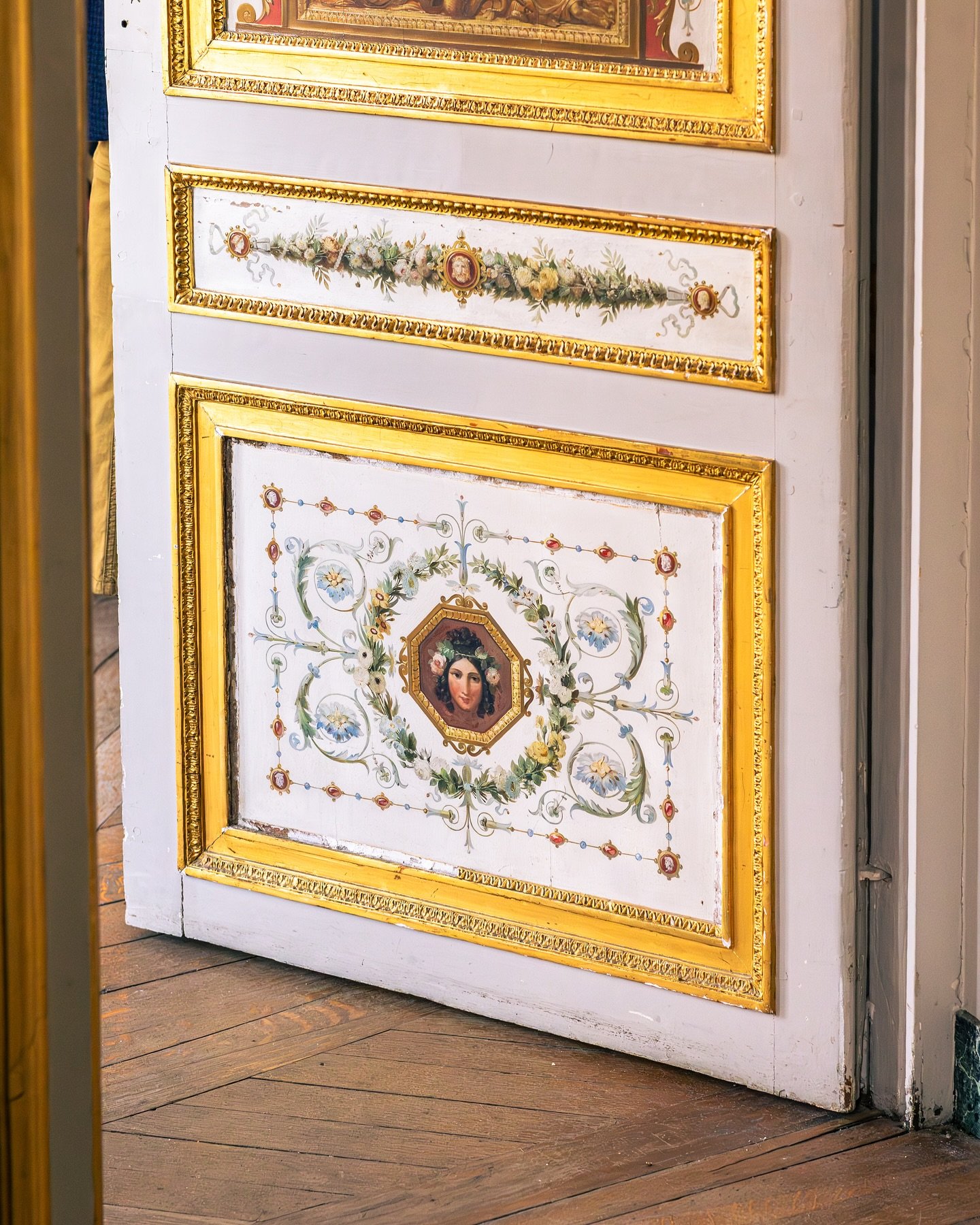 Pr&eacute; carr&eacute; cristallin de la nymphe ind&eacute;cise, au ch&acirc;teau de Bagatelle
@fondationmansart @rosesbagatelle @parcdebagatelle