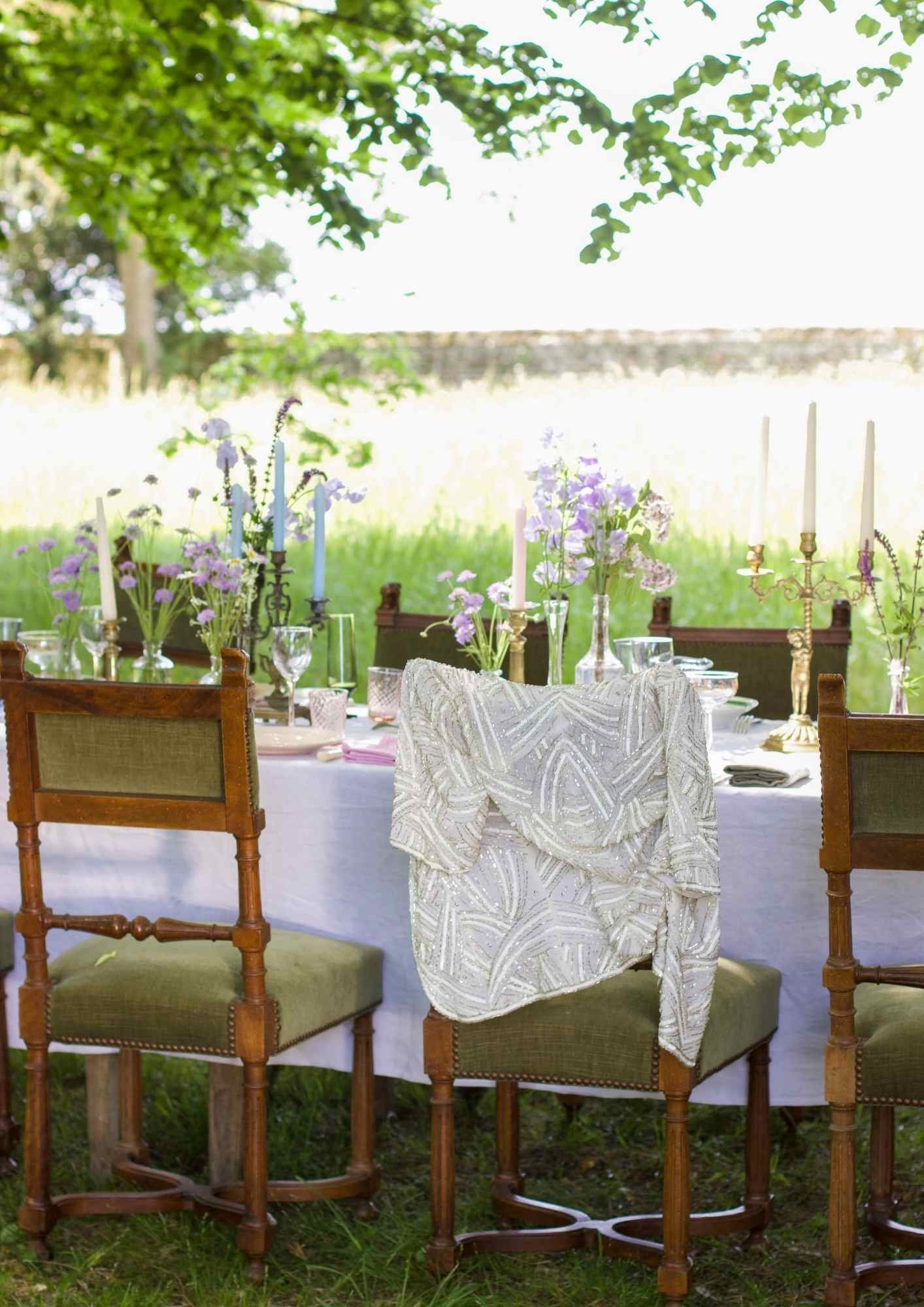 Vaisselle chinée pour un mariage champêtre