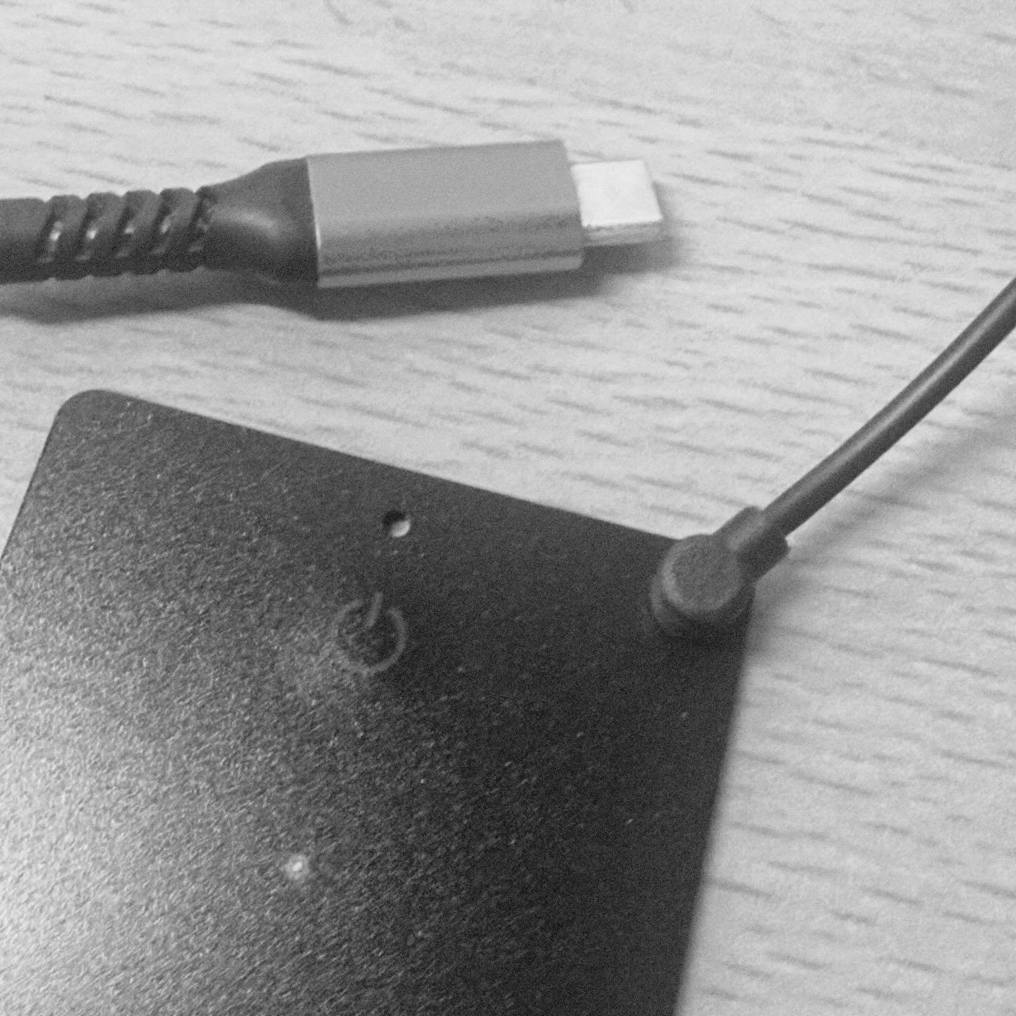 Mein aktuell kleinstes Ladetool (Ugreen Smart Finder) im Vergleich zu USBC (links) 😳