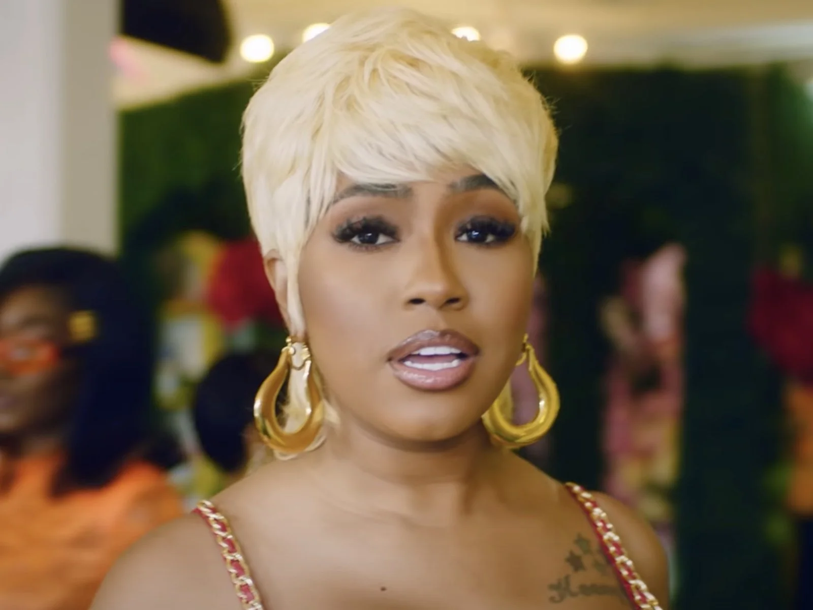 Yung Miami eating a diamond pepperoni pizza topless is OMG