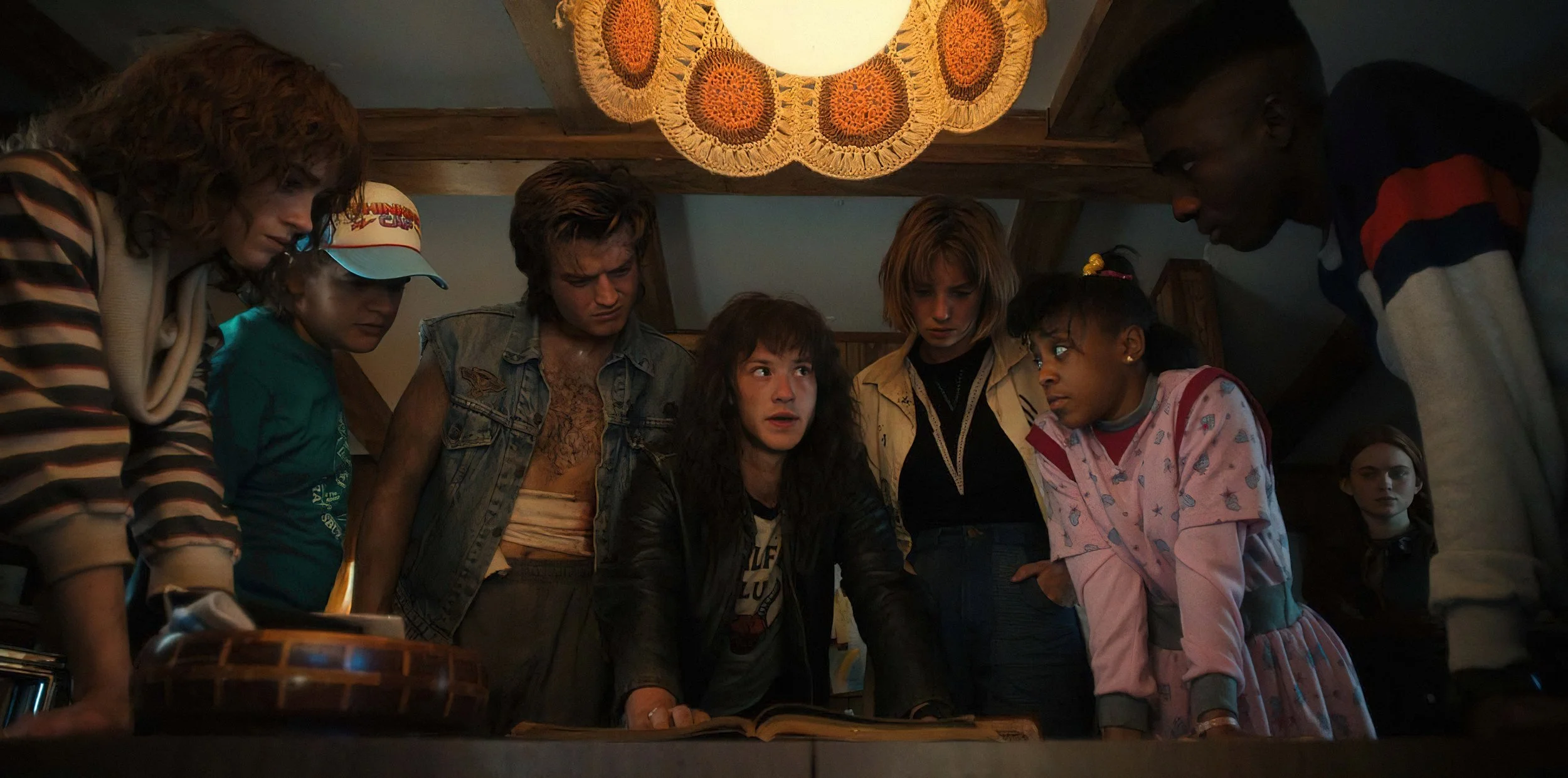 StrangerThings_StrangerThings4_8_00_32_47_06_R.jpg