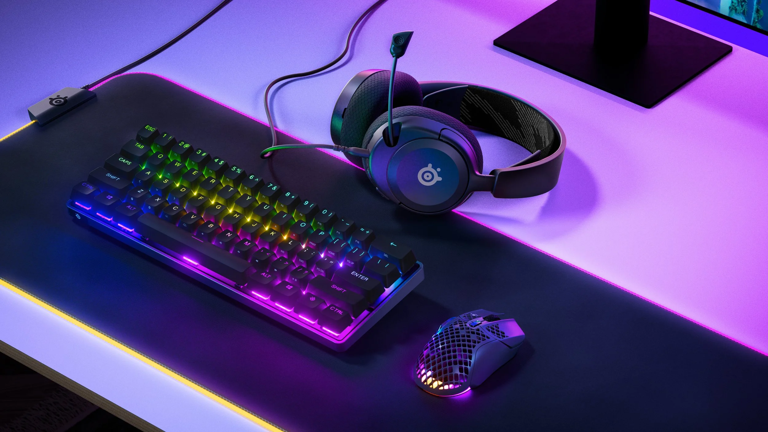 arctis_nova_1_black_life_desk_primary horizontal.jpg