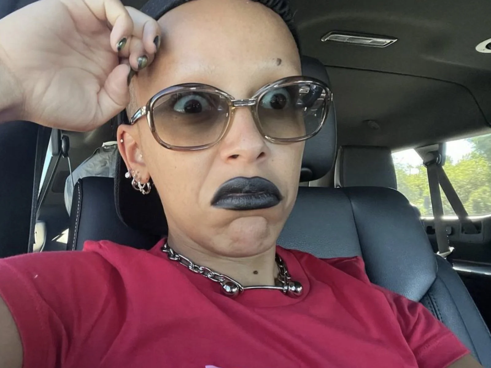 Doja Cat's eyebrows might really not be coming back anytime soon