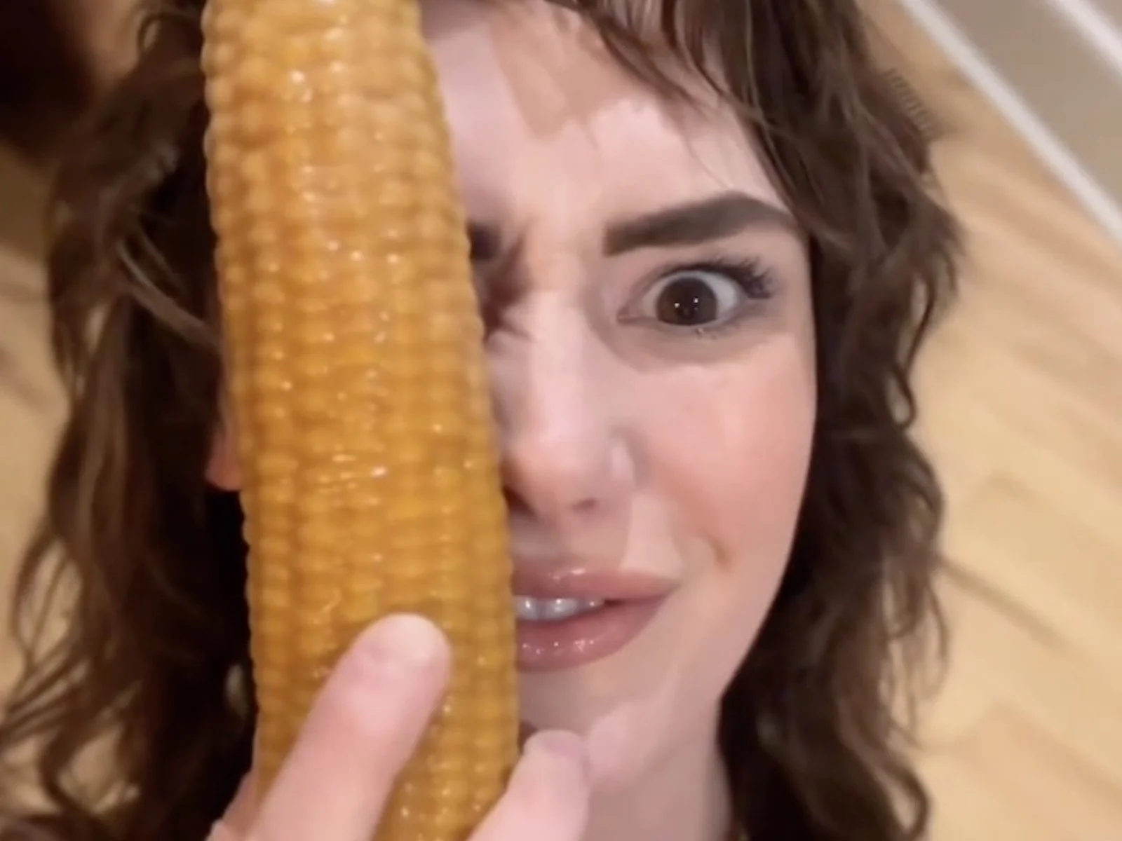 Siri Dahl smacking herself with corn is weirdly sexy