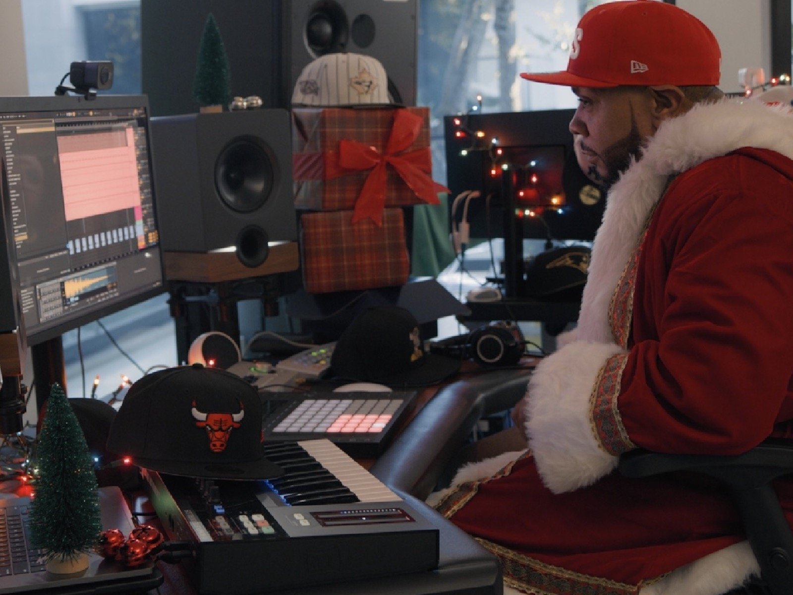 Timbaland is the 'Fitted Santa' the culture needs right now