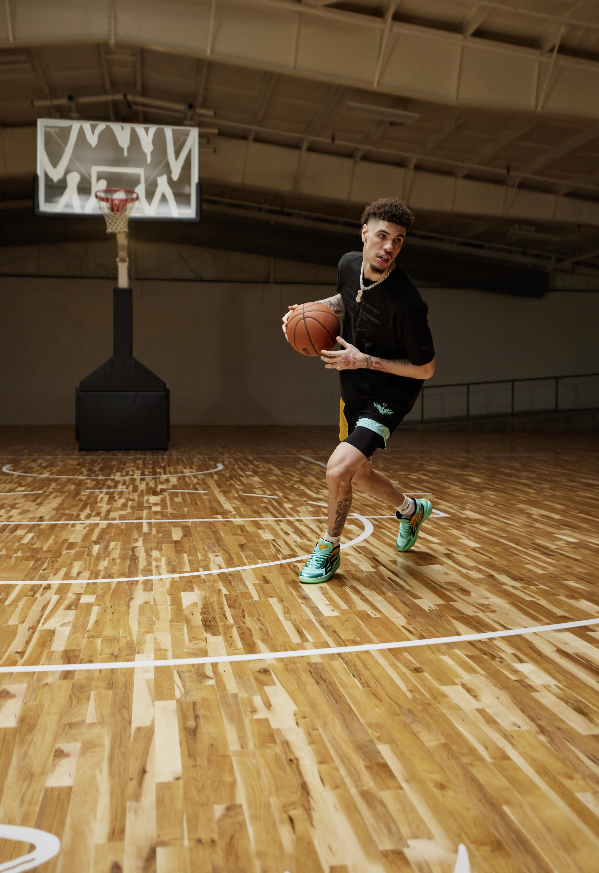 23SS_BB_MB02_HONEYCOMB_LAMELO-BALL_377590-01_185_RGB.jpg