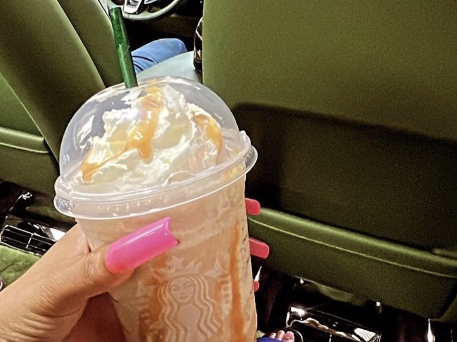 Mellow Rackz: It's all types of luxurious vibes and Starbucks yumminess from Ontario