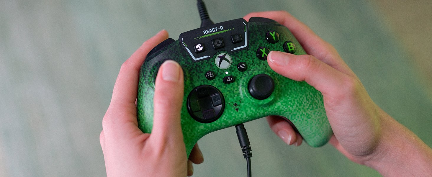 Turtle-Beach-REACT-R-Pixel-Controller-Amazon-Retail-Feature-Lifestyle-Desktop.jpg