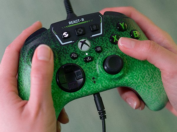 Turtle-Beach-REACT-R-Pixel-Controller-Amazon-Retail-Feature-Lifestyle-Mobile.jpg