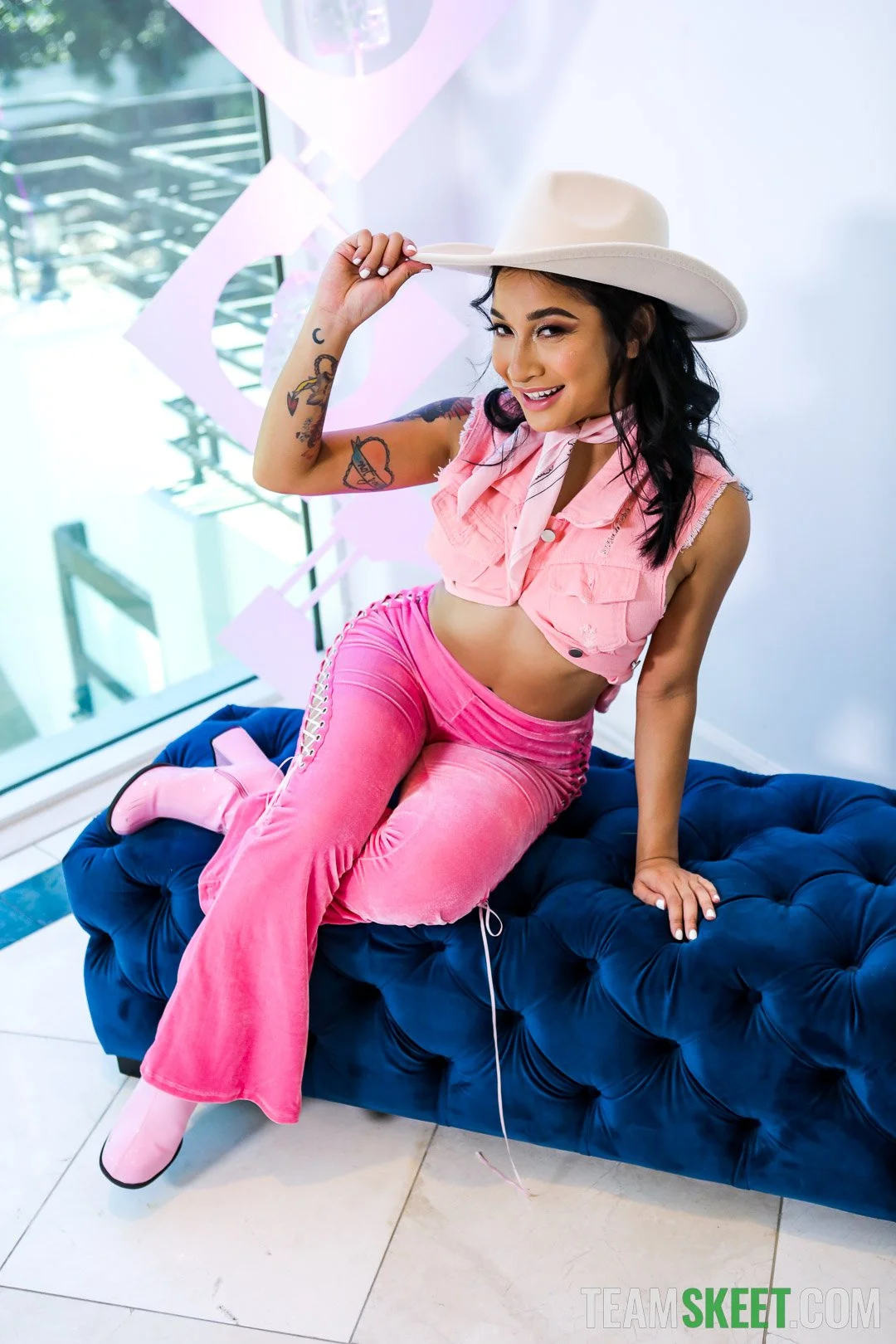 exxxtrasmall_avery_black3_038.jpg