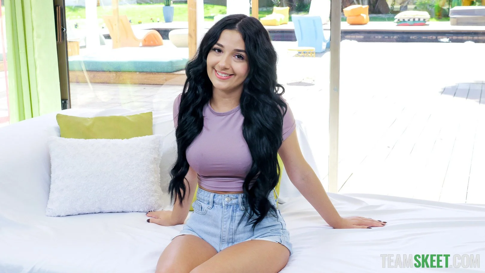 shesnew_vanessa_marie_005.jpg