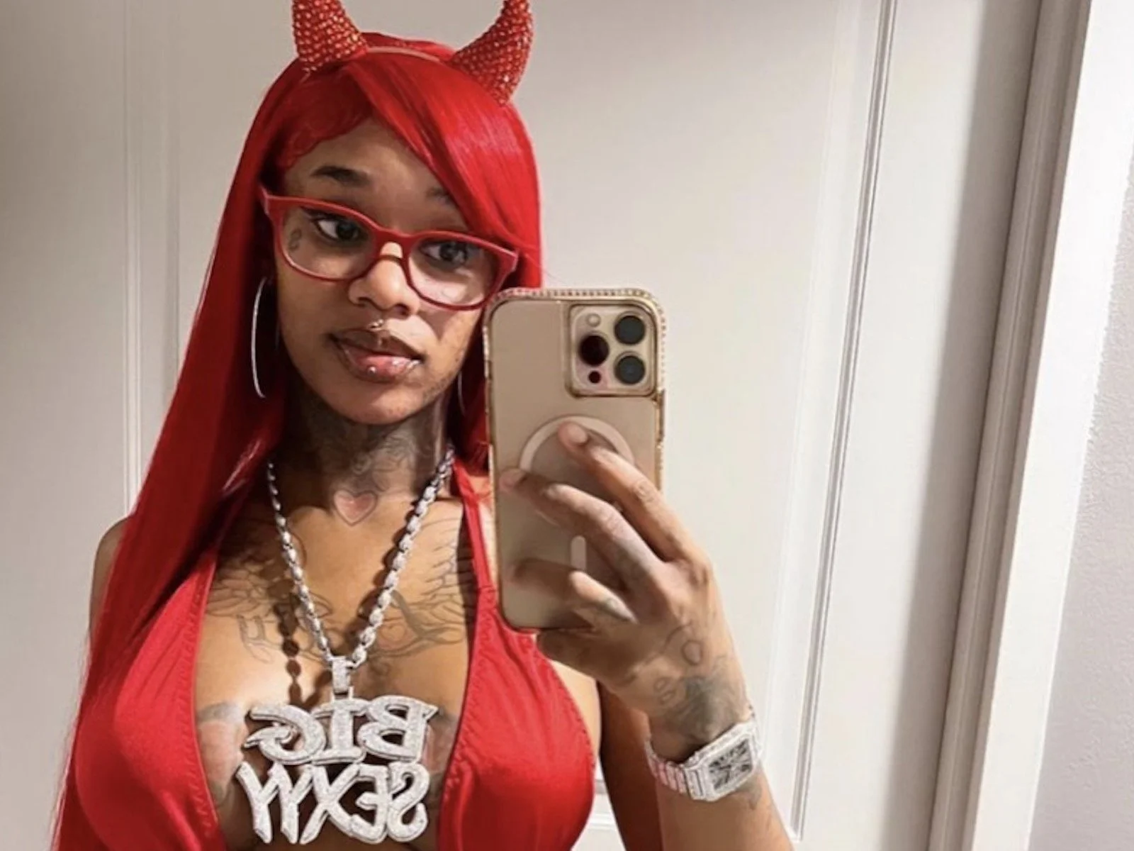 Sexyy Red: The baby bump is growing strong and the all-red everything flex is devilish
