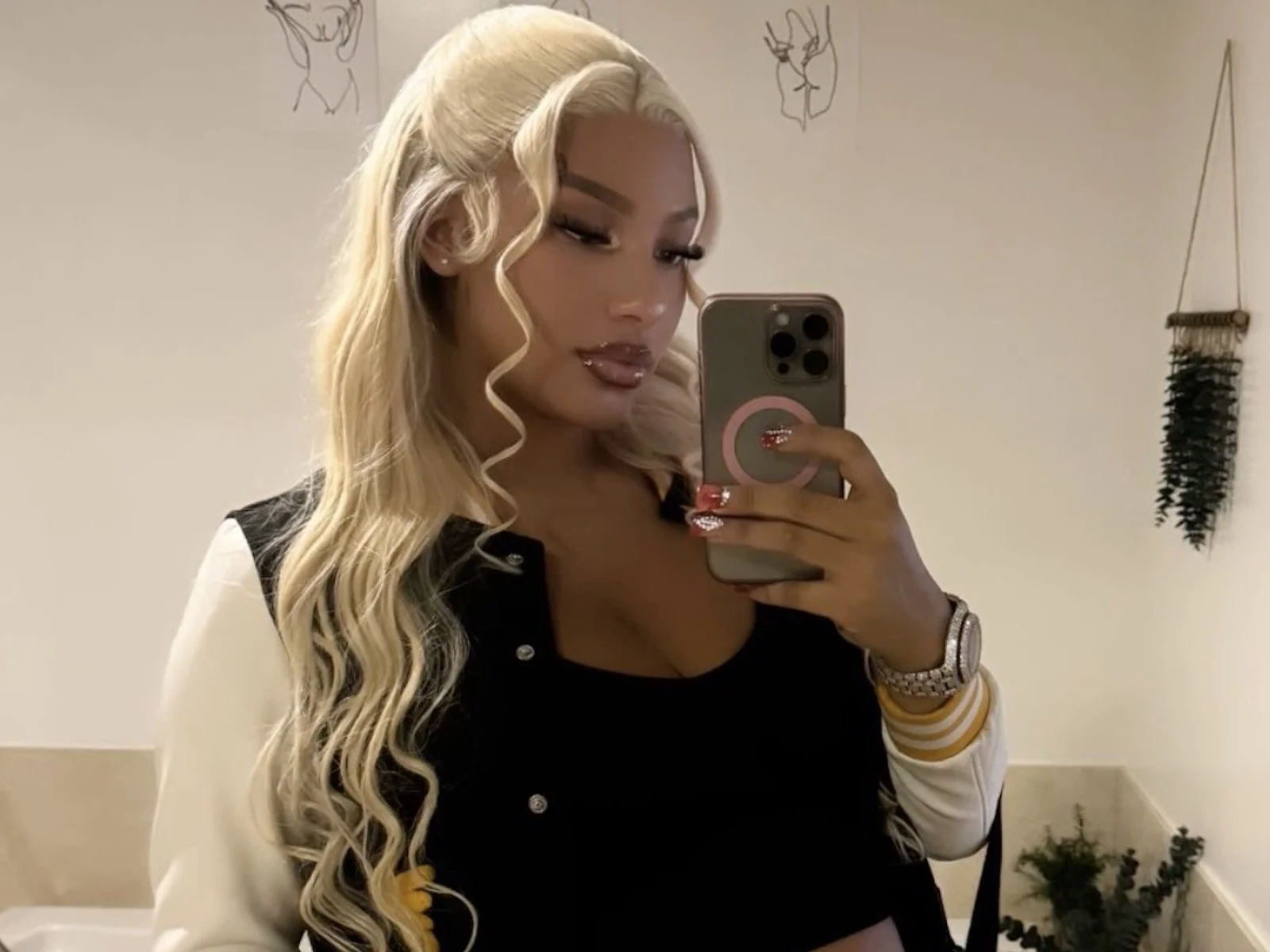 Rican Da Menace: It's all types of glowing for the baby bump flexer