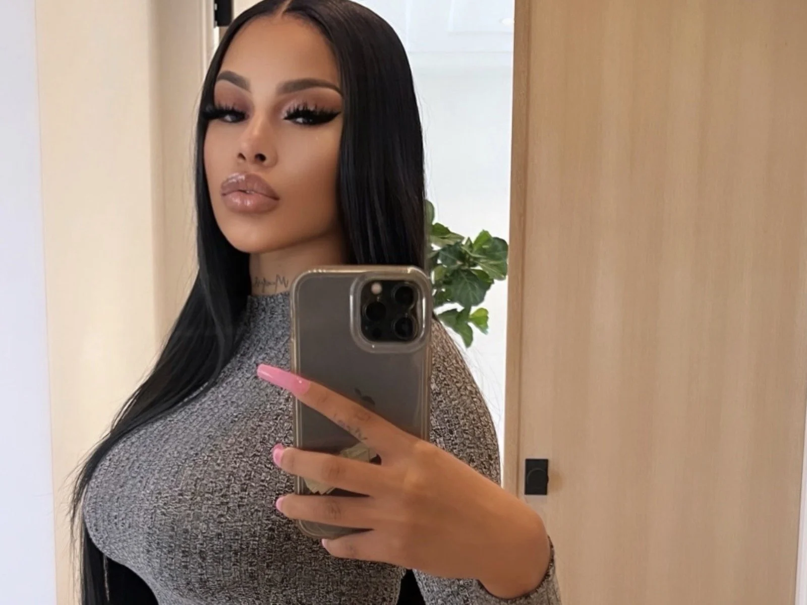 Mellow Rackz: The stunning rap diva has perfected the art of selfie taking