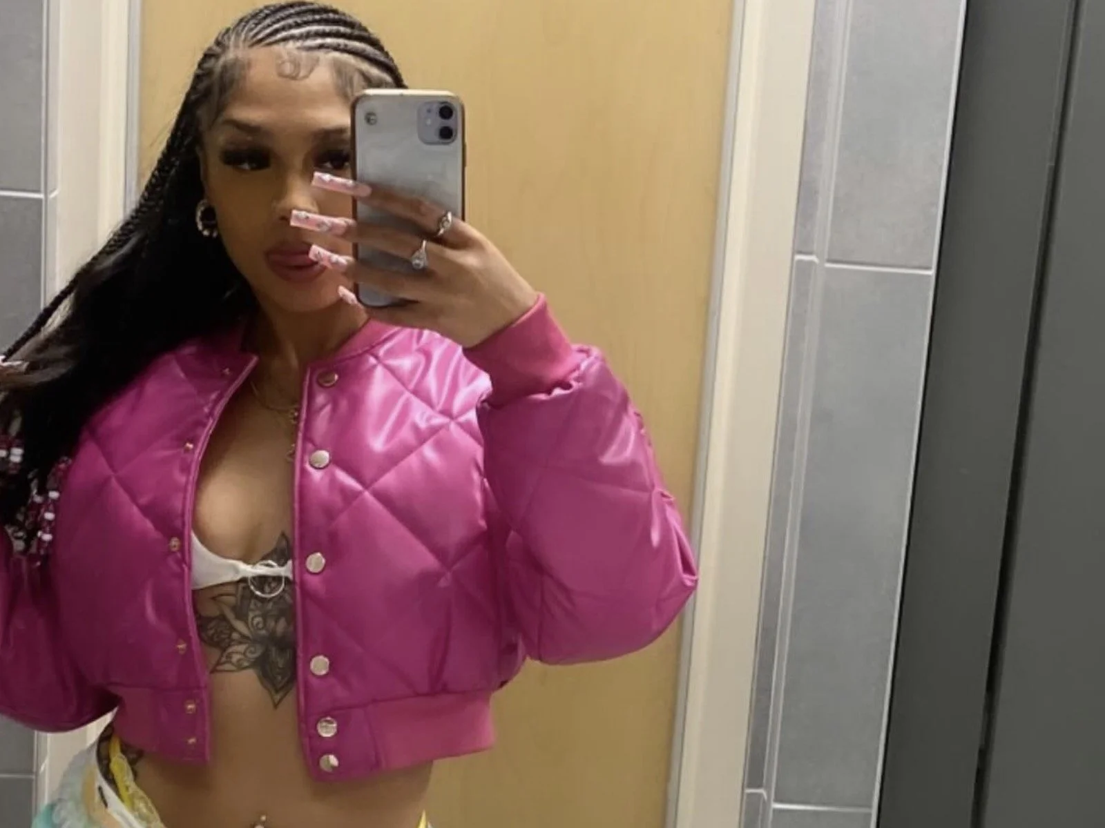 Yari Toro: The Woman Crush Wednesday glowing is must-see from the rap diva