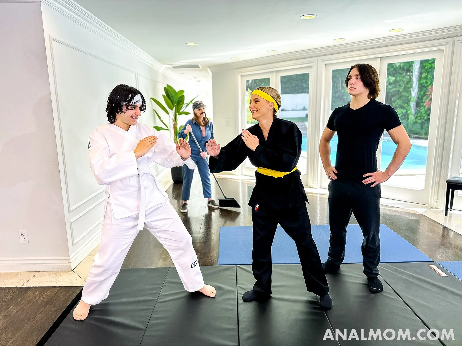 analmom_pristine_edge2_033.jpg