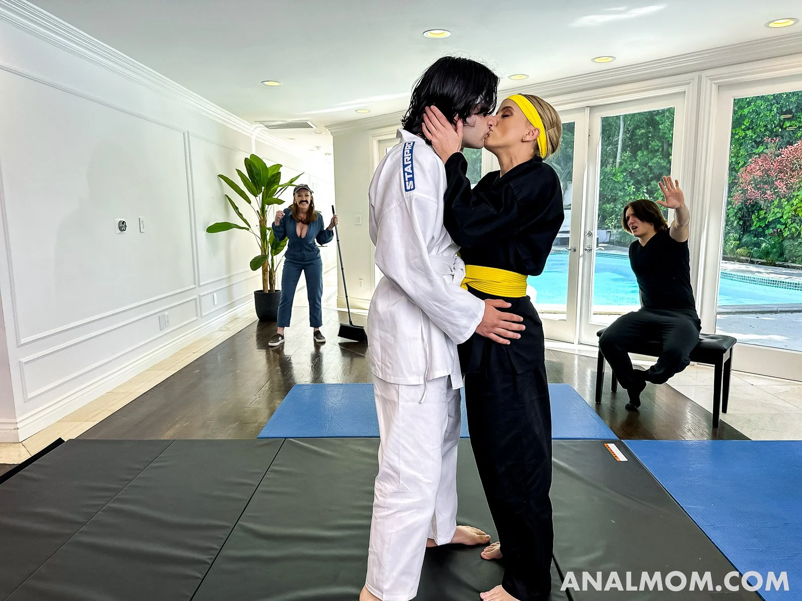 analmom_pristine_edge2_044.jpg