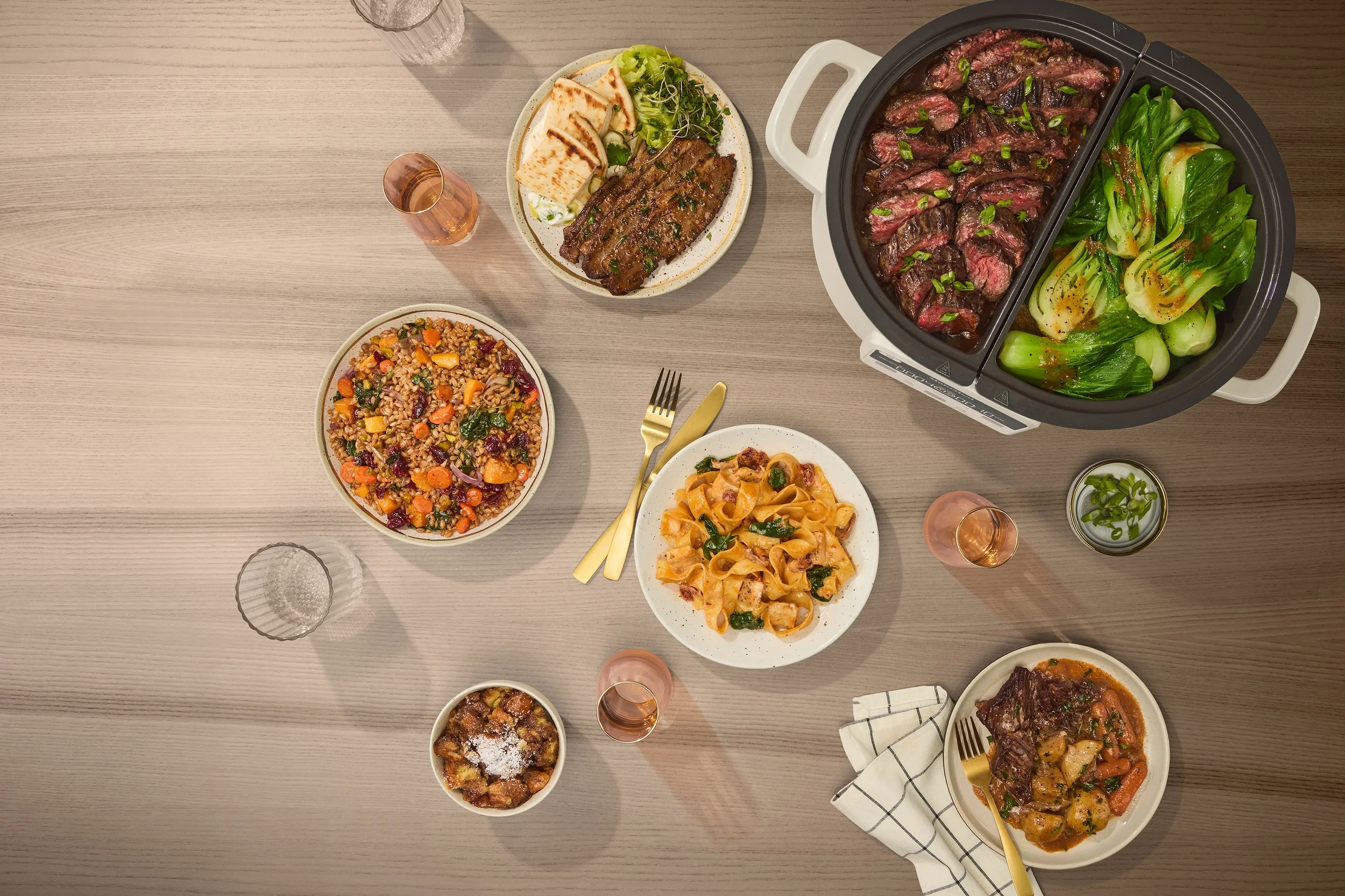 COOK1916_CP_Crockpot_US_2206625_Lifestyle_Shot06_0512_v4.jpg