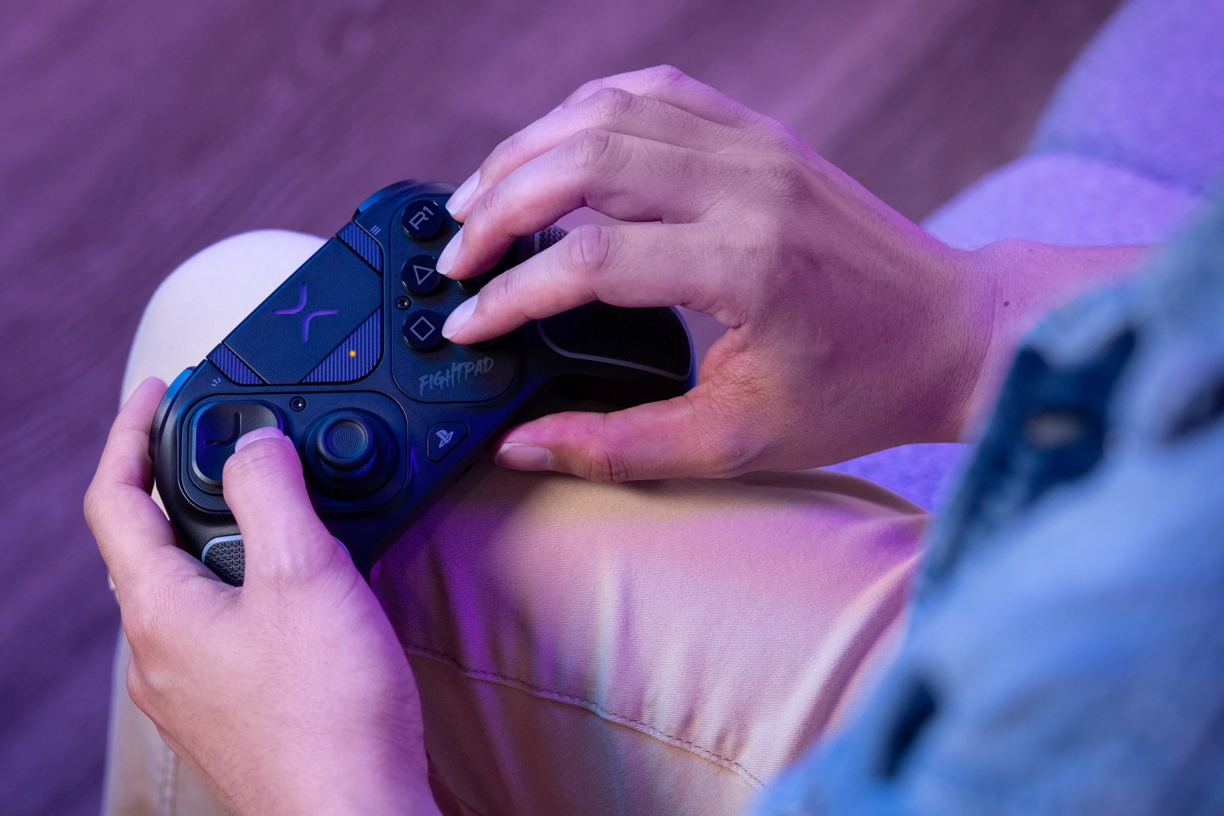 Victrix_PS_Pro_BFG_Reloaded_Black_Lifestyle 5.jpg